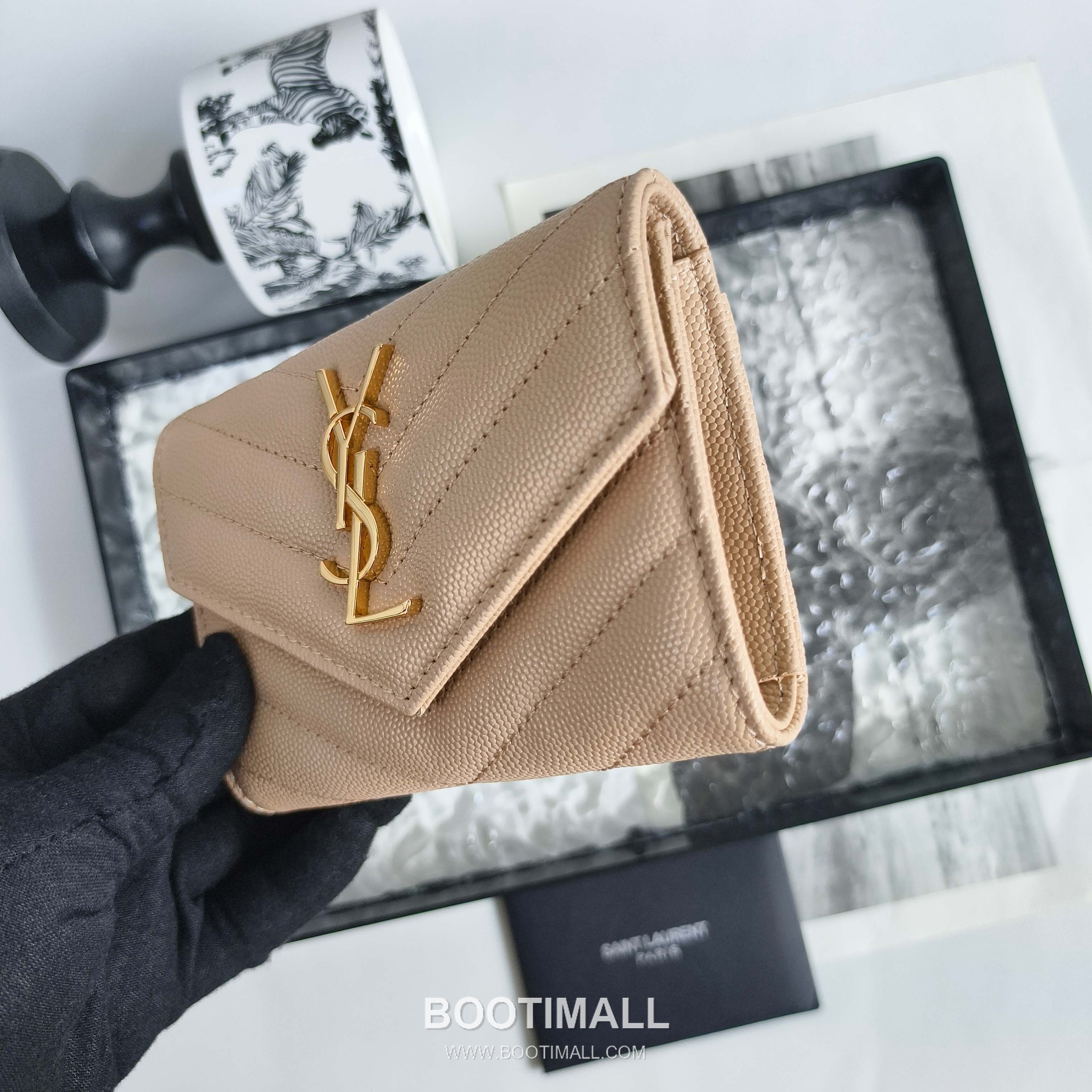 Saint Laurent Cassandre Grain de Poudre Leather Bifold Wallet 414404 생로랑 카산드르 그레인 드 푸드르 송아지가죽 반지갑 13cm 5