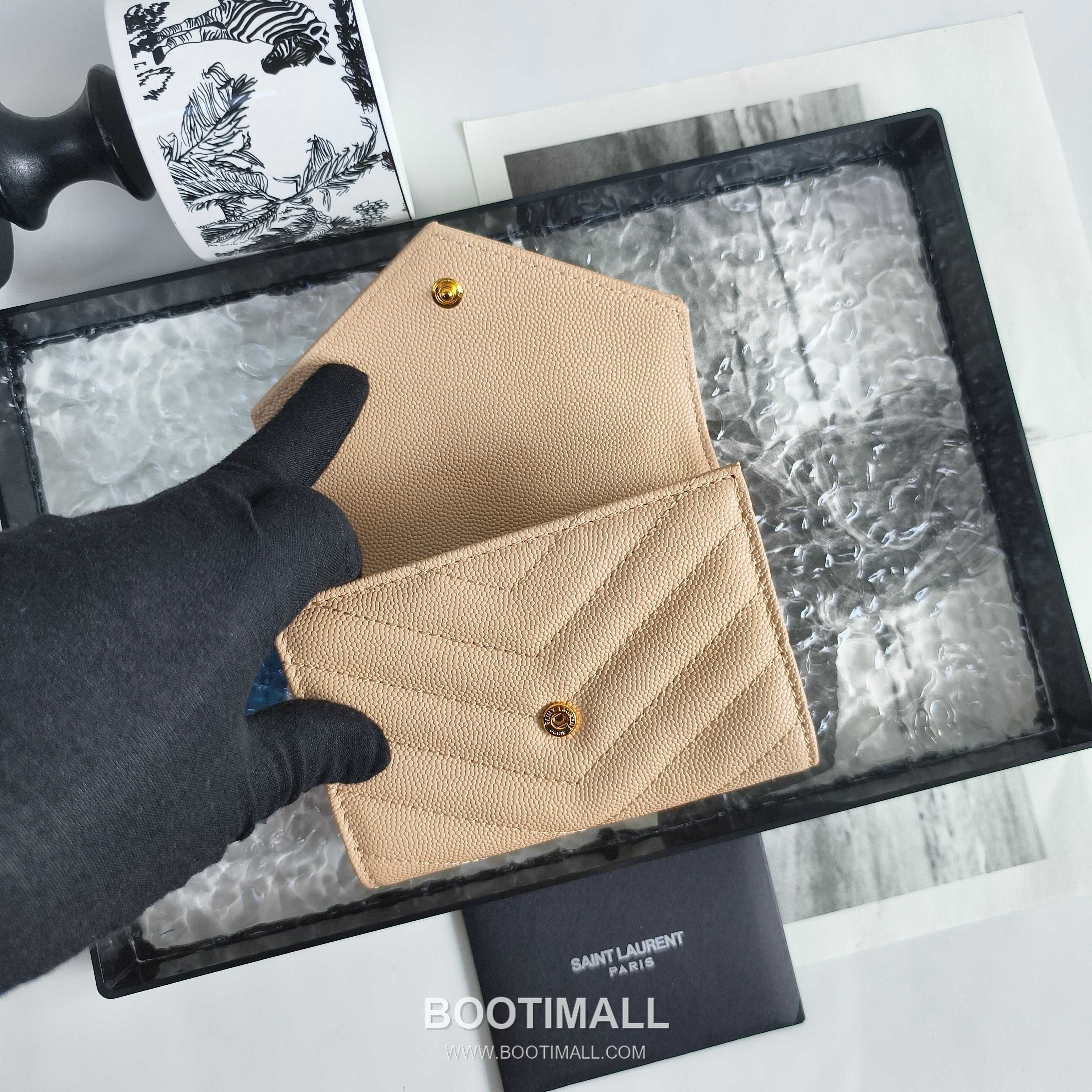 Saint Laurent Cassandre Grain de Poudre Leather Bifold Wallet 414404 생로랑 카산드르 그레인 드 푸드르 송아지가죽 반지갑 13cm 6