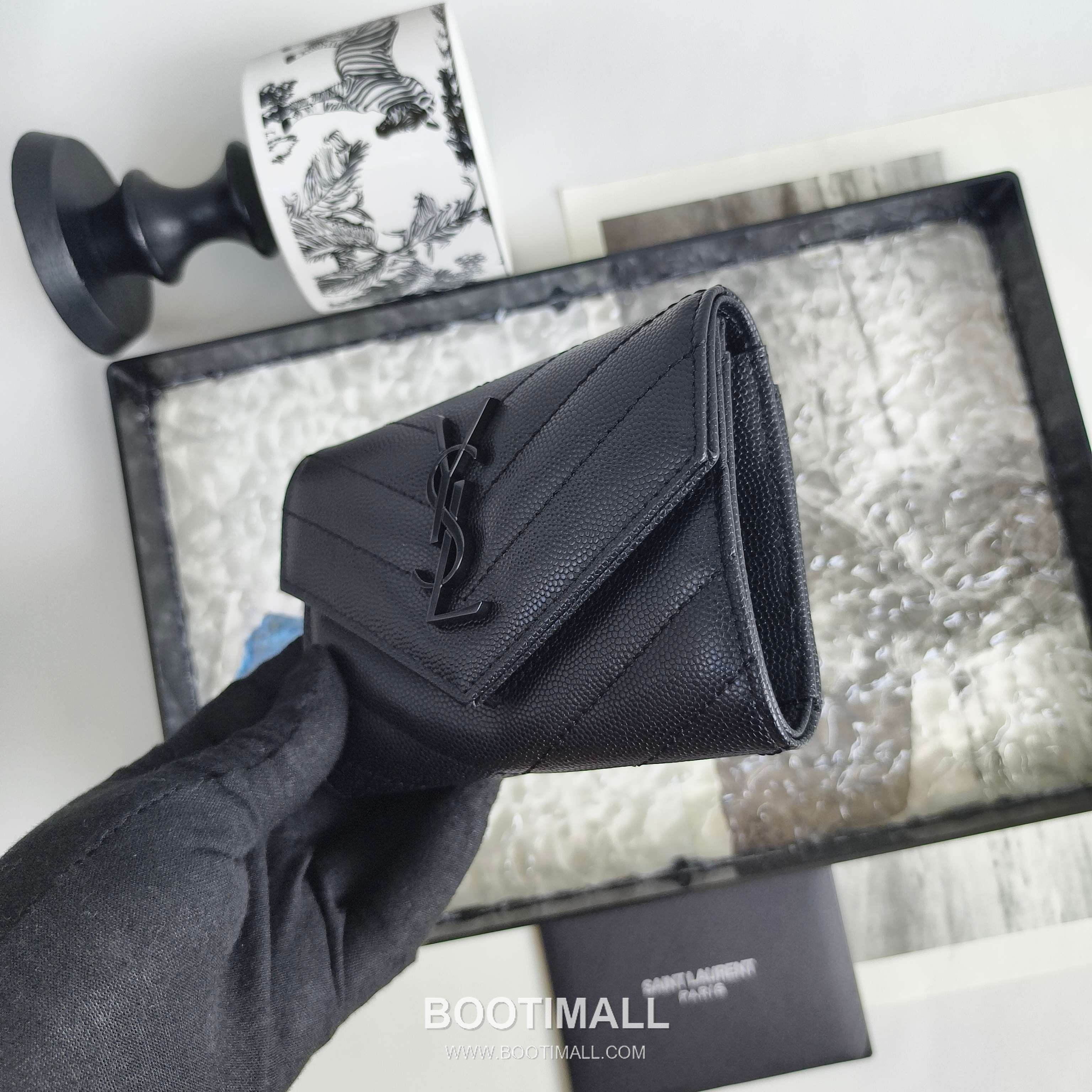 Saint Laurent Cassandre Grain de Poudre Leather Bifold Wallet 414404 생로랑 카산드르 그레인 드 푸드르 송아지가죽 반지갑 13cm 5