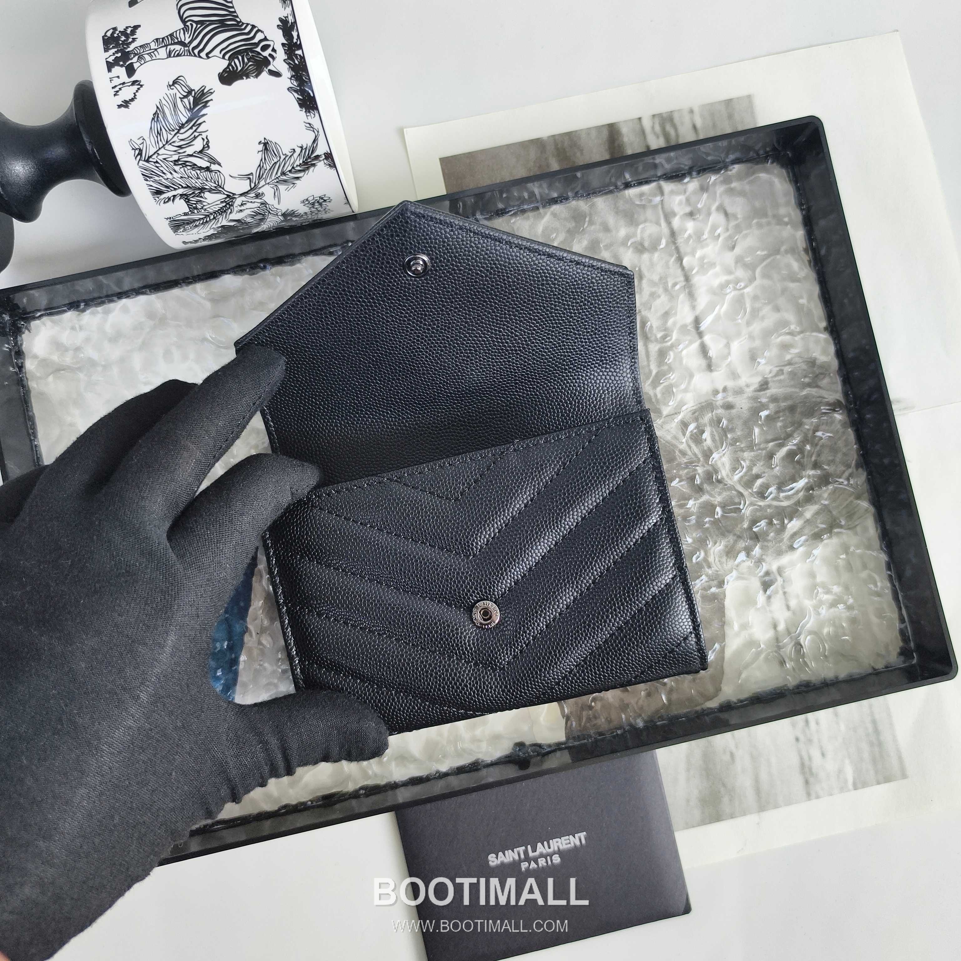 Saint Laurent Cassandre Grain de Poudre Leather Bifold Wallet 414404 생로랑 카산드르 그레인 드 푸드르 송아지가죽 반지갑 13cm 6