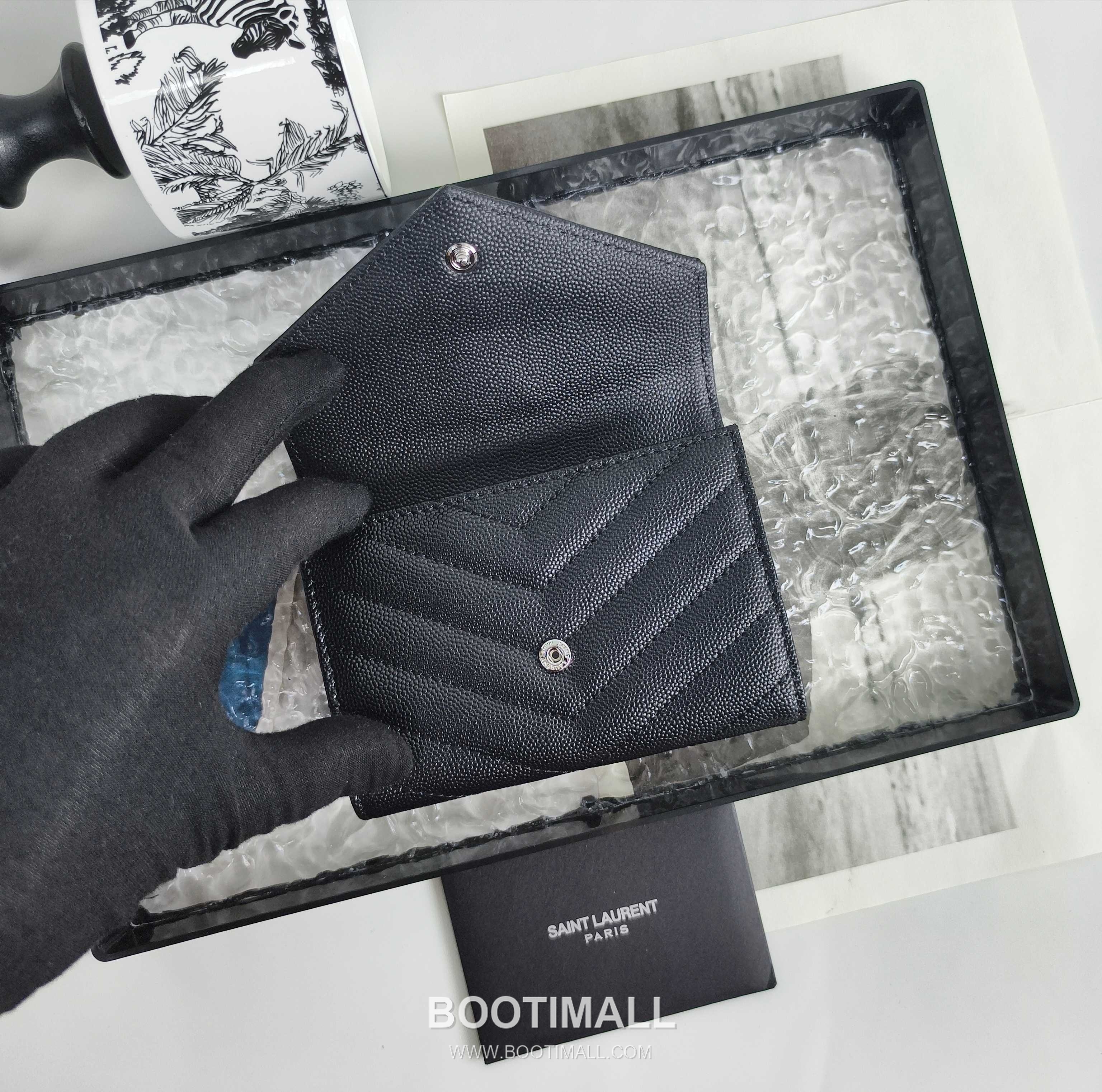 Saint Laurent Cassandre Grain de Poudre Leather Bifold Wallet 414404 생로랑 카산드르 그레인 드 푸드르 송아지가죽 반지갑 13cm 6