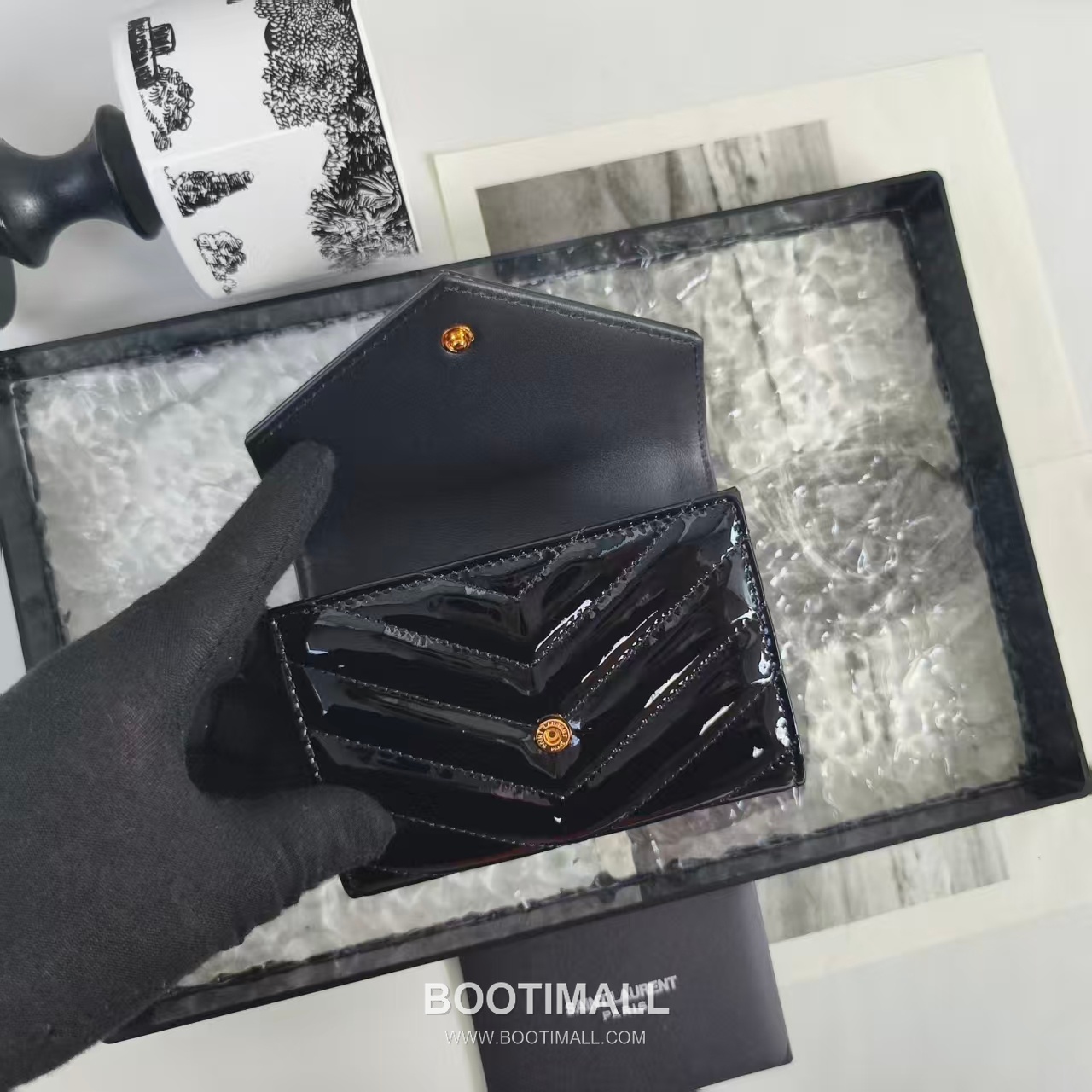 Saint Laurent Cassandre Grain de Poudre Leather Bifold Wallet 414404 생로랑 카산드르 그레인 드 푸드르 송아지가죽 반지갑 13cm 6