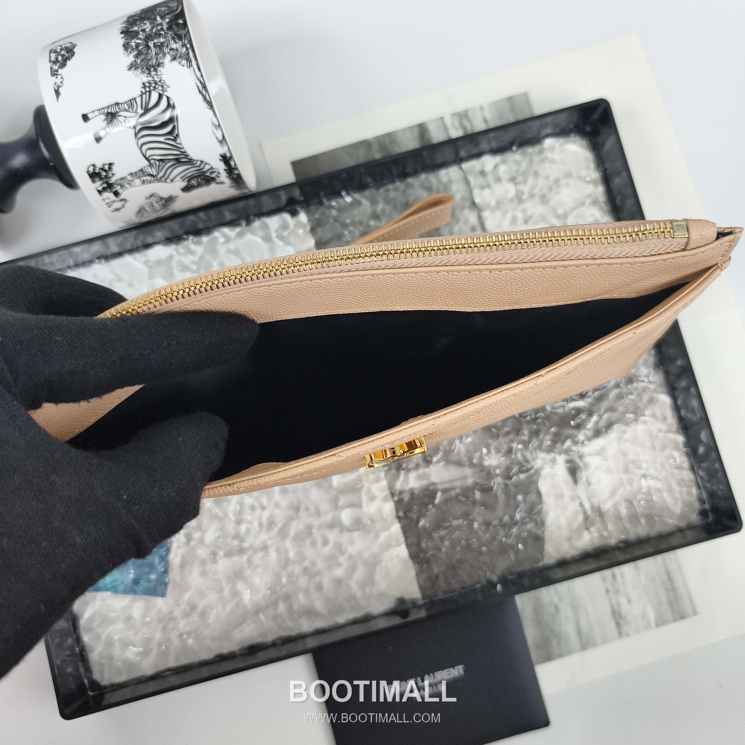 Saint Laurent Cassandre Grain de Poudre Leather Zip Pouch 423297 생로랑 카산드르 그레인 드 푸드르 송아지가죽 지퍼 클러치 23cm 6