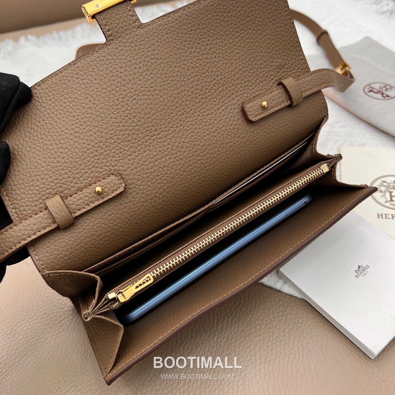 Hermès Constance Togo Leather Wallet on Strap 519 에르메스 콘스탄스 토고 가죽 스트랩 지갑 22cm 8