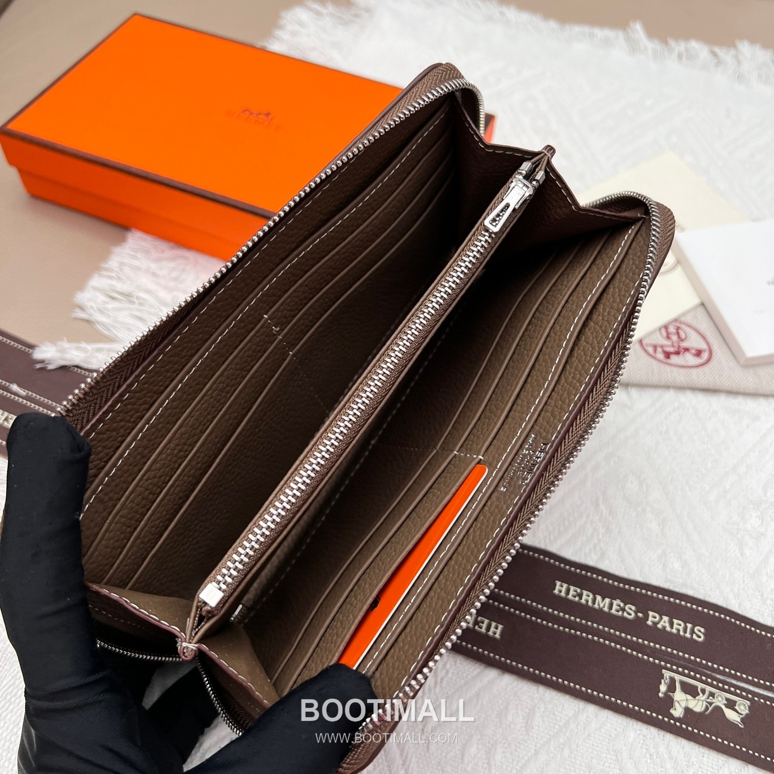 Hermès Constance Togo Leather Compact Wallet 506 에르메스 콘스탄스 토고 가죽 컴팩트 장지갑 19cm 7