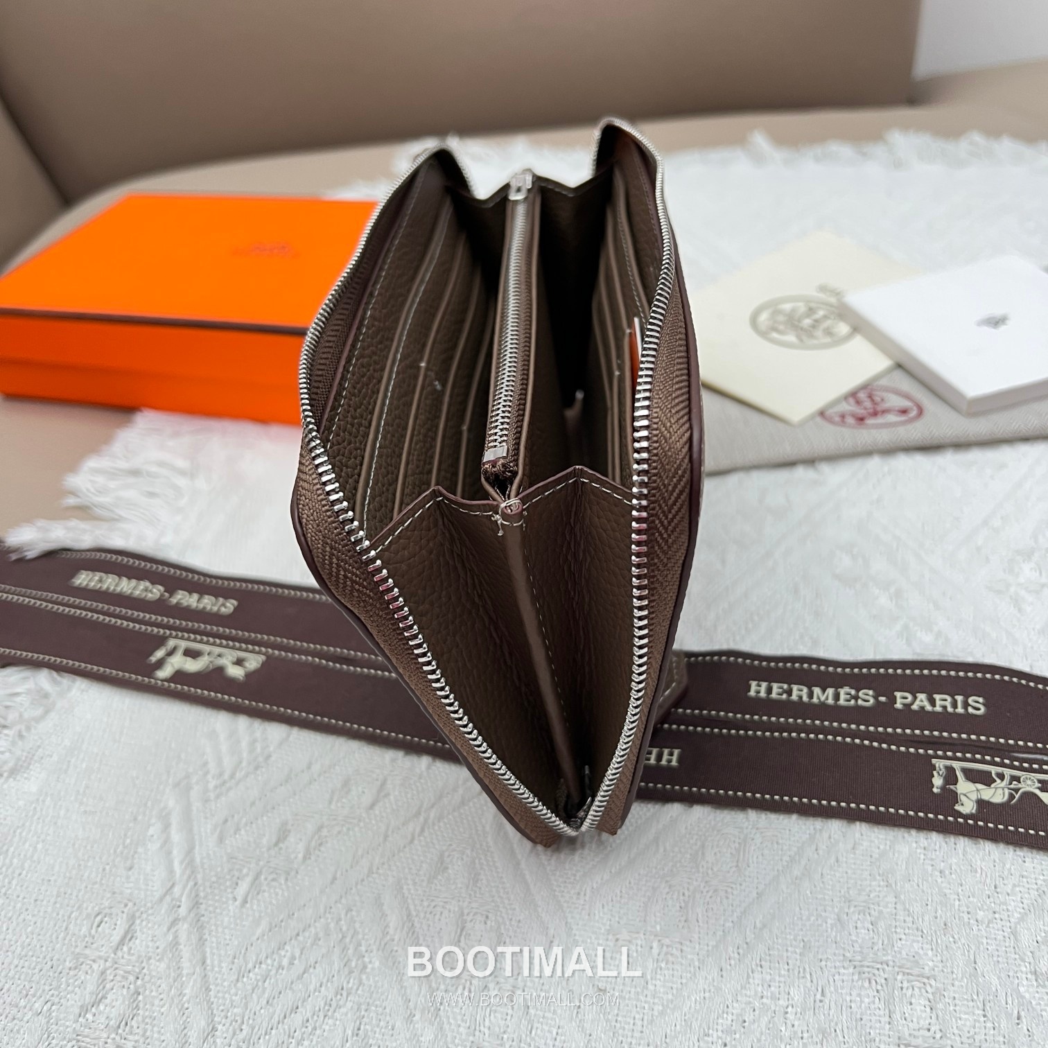 Hermès Constance Togo Leather Compact Wallet 506 에르메스 콘스탄스 토고 가죽 컴팩트 장지갑 19cm 8