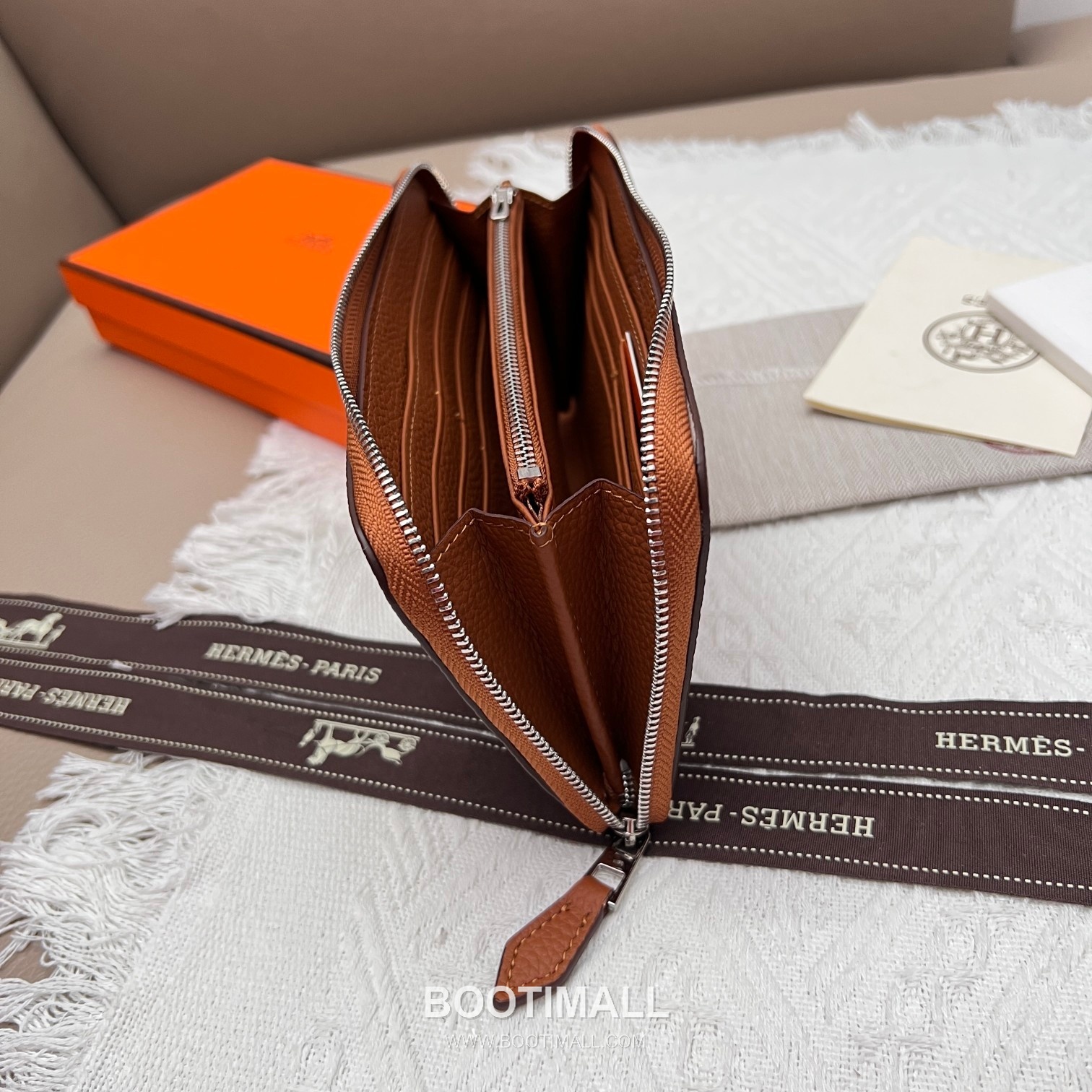 Hermès Constance Togo Leather Compact Wallet 506 에르메스 콘스탄스 토고 가죽 컴팩트 장지갑 19cm 8