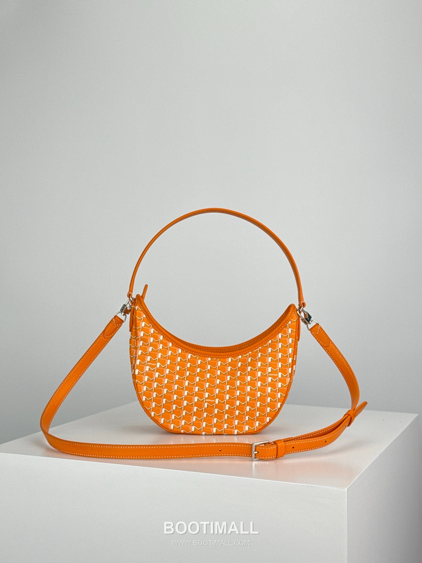 MOYNAT Moon Bag 모이나 문백 호보백 25cm 2