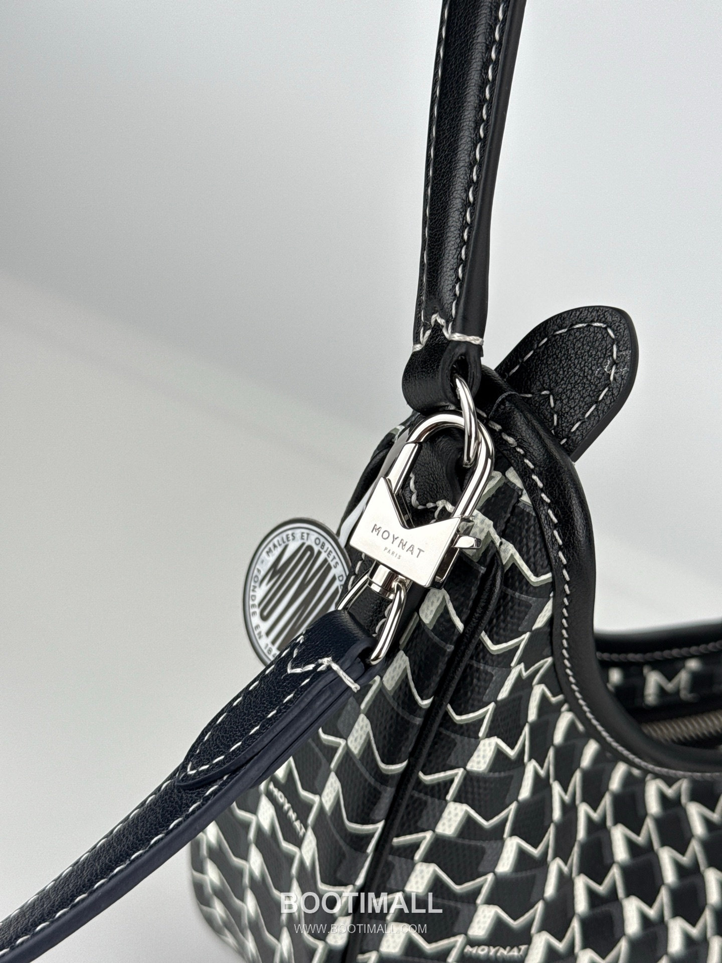 MOYNAT Moon Bag 모이나 문백 호보백 25cm 10