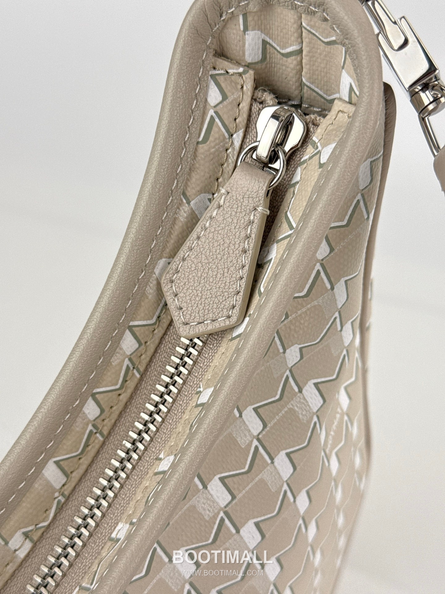 MOYNAT Moon Bag 모이나 문백 호보백 25cm 8