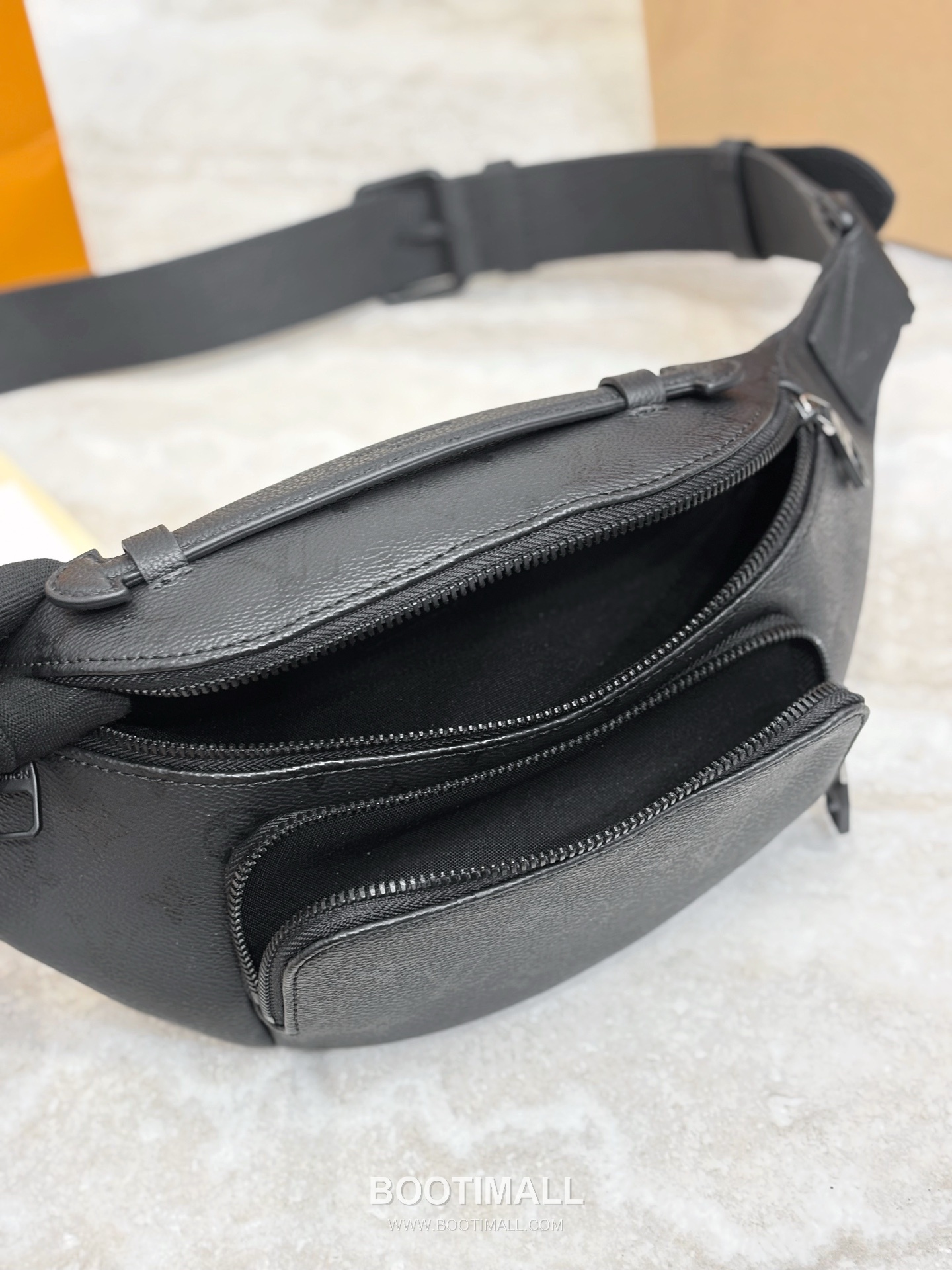 Louis Vuitton Rush Monogram Midnight Coated Canvas Black Belt Bag 루이비통 러쉬 모노그램 미드나이트 코팅 캔버스 블랙 벨트백 30cm 5