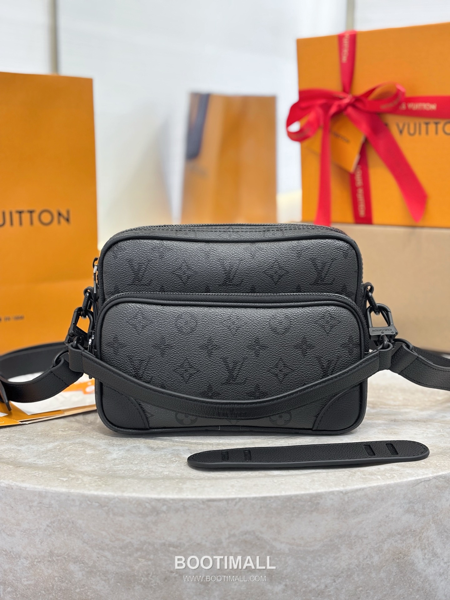 Louis Vuitton Nil Monogram Midnight Coated Canvas Black Crossbody Bag 루이비통 닐 모노그램 미드나이트 코팅 캔버스 블랙 크로스백 25cm 2