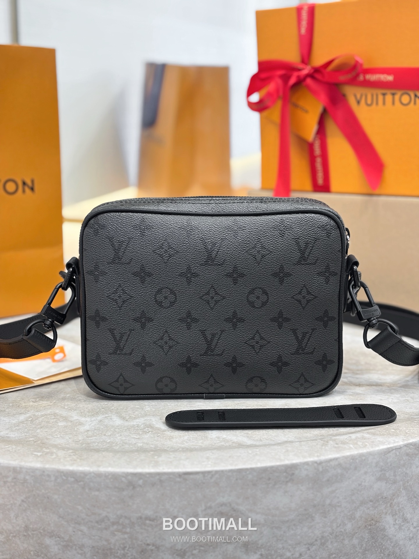 Louis Vuitton Nil Monogram Midnight Coated Canvas Black Crossbody Bag 루이비통 닐 모노그램 미드나이트 코팅 캔버스 블랙 크로스백 25cm 3