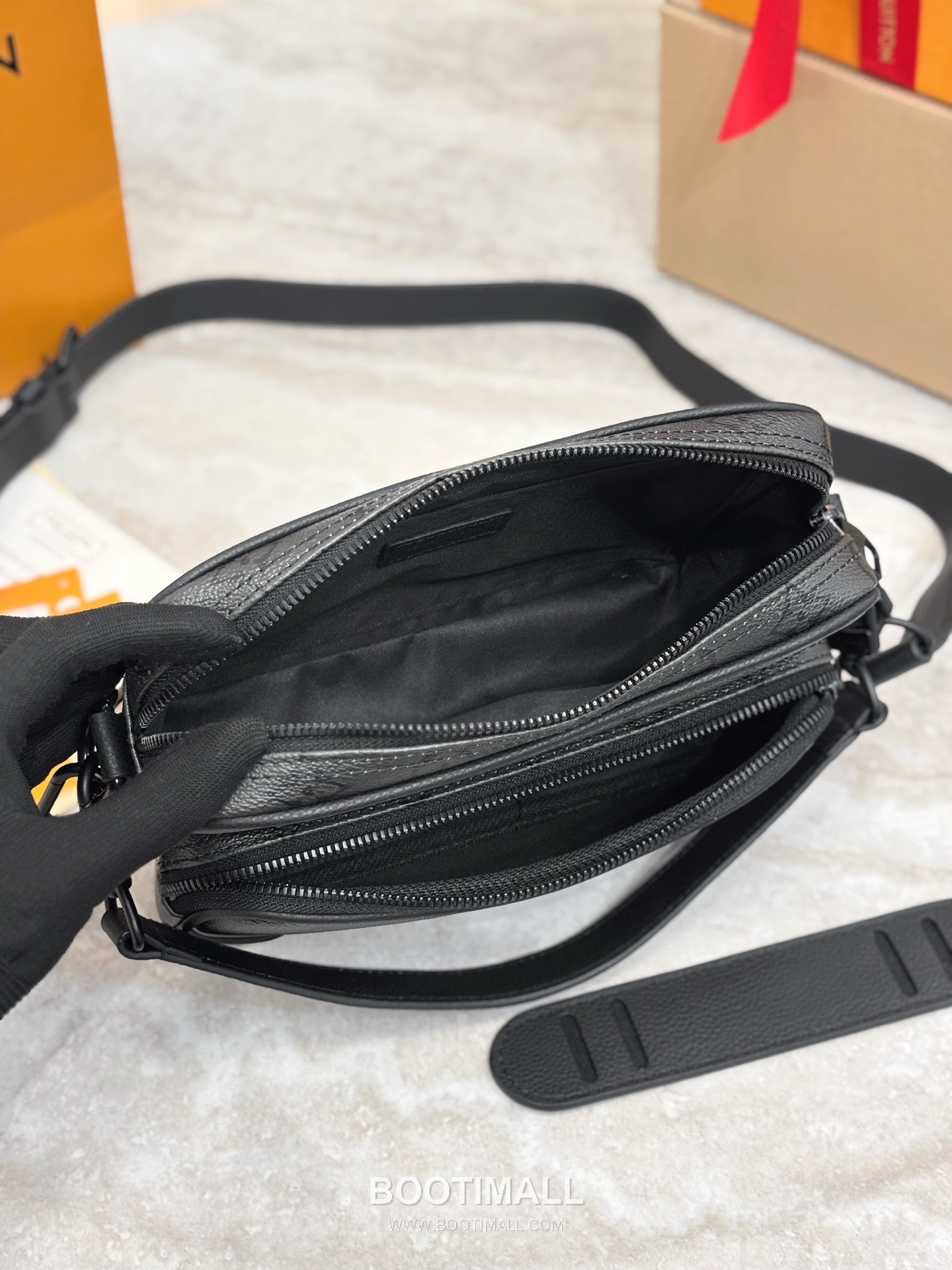 Louis Vuitton Nil Monogram Midnight Coated Canvas Black Crossbody Bag 루이비통 닐 모노그램 미드나이트 코팅 캔버스 블랙 크로스백 25cm 6