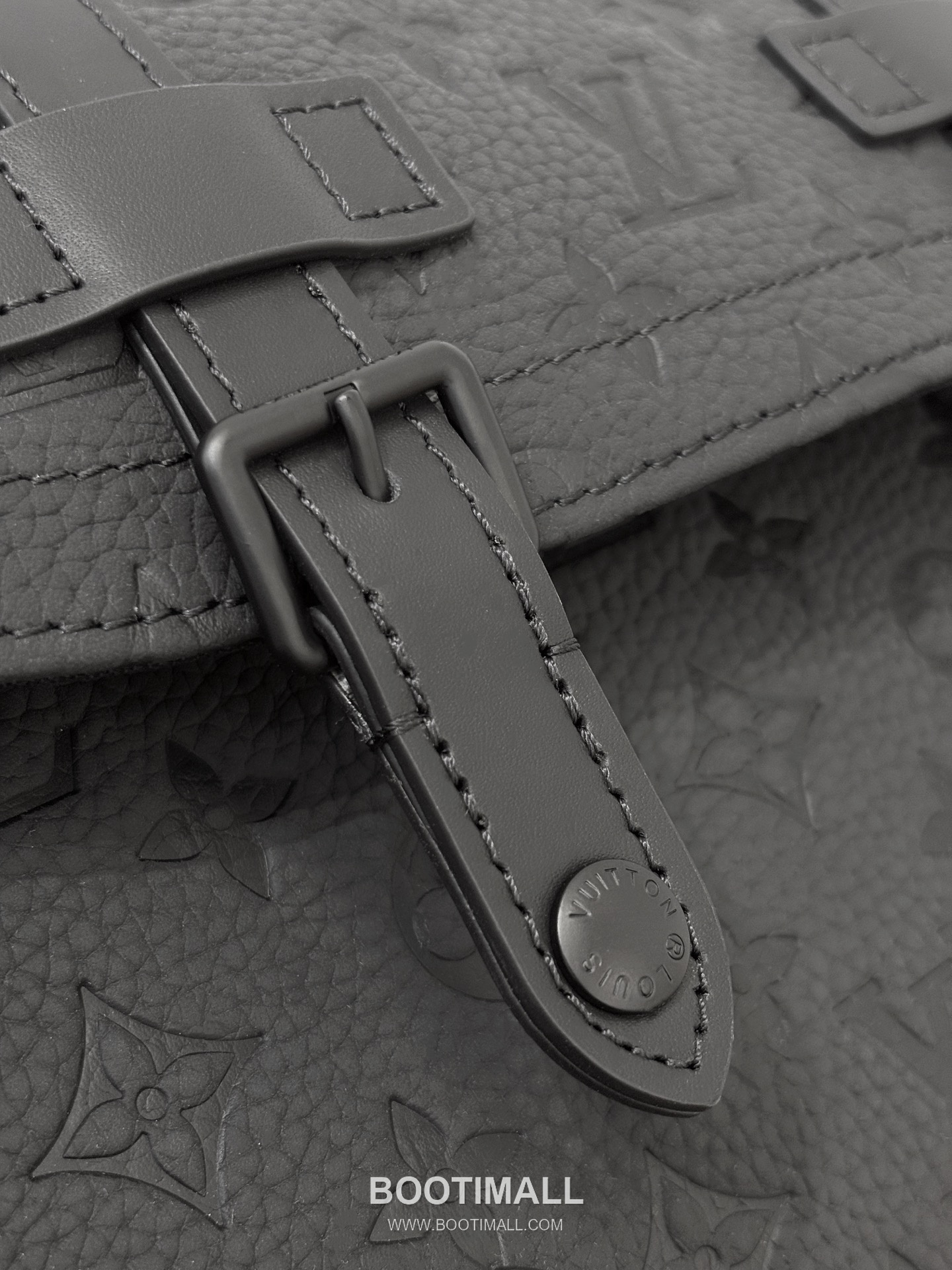 Louis Vuitton Christopher Monogram Taurillon Grained Cowhide Black Messenger Bag 루이비통 크리스토퍼 모노그램 토리용 그레인드 소가죽 블랙 메신저백 29cm 7