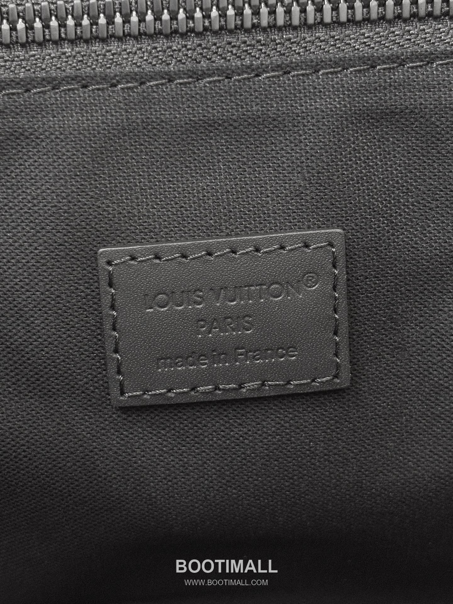 Louis Vuitton Christopher Monogram Taurillon Grained Cowhide Black Messenger Bag 루이비통 크리스토퍼 모노그램 토리용 그레인드 소가죽 블랙 메신저백 29cm 8