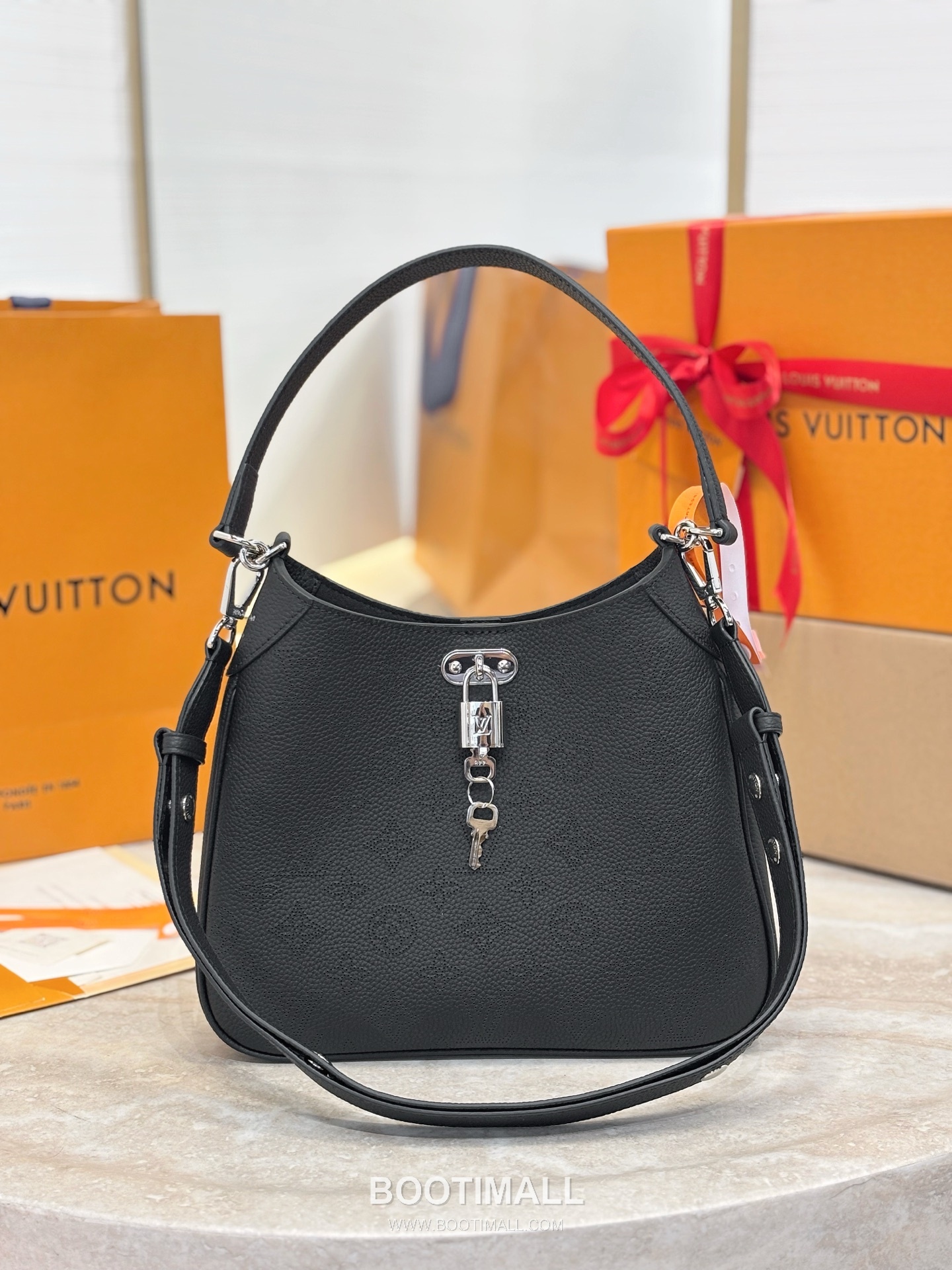 Louis Vuitton All Around Small Mahina Monogram Perforated Cowhide Black Top Handle Bag 루이비통 올 어라운드 스몰 마히나 모노그램 퍼포레이티드 M28306 소가죽 블랙 탑핸들백 25cm 2