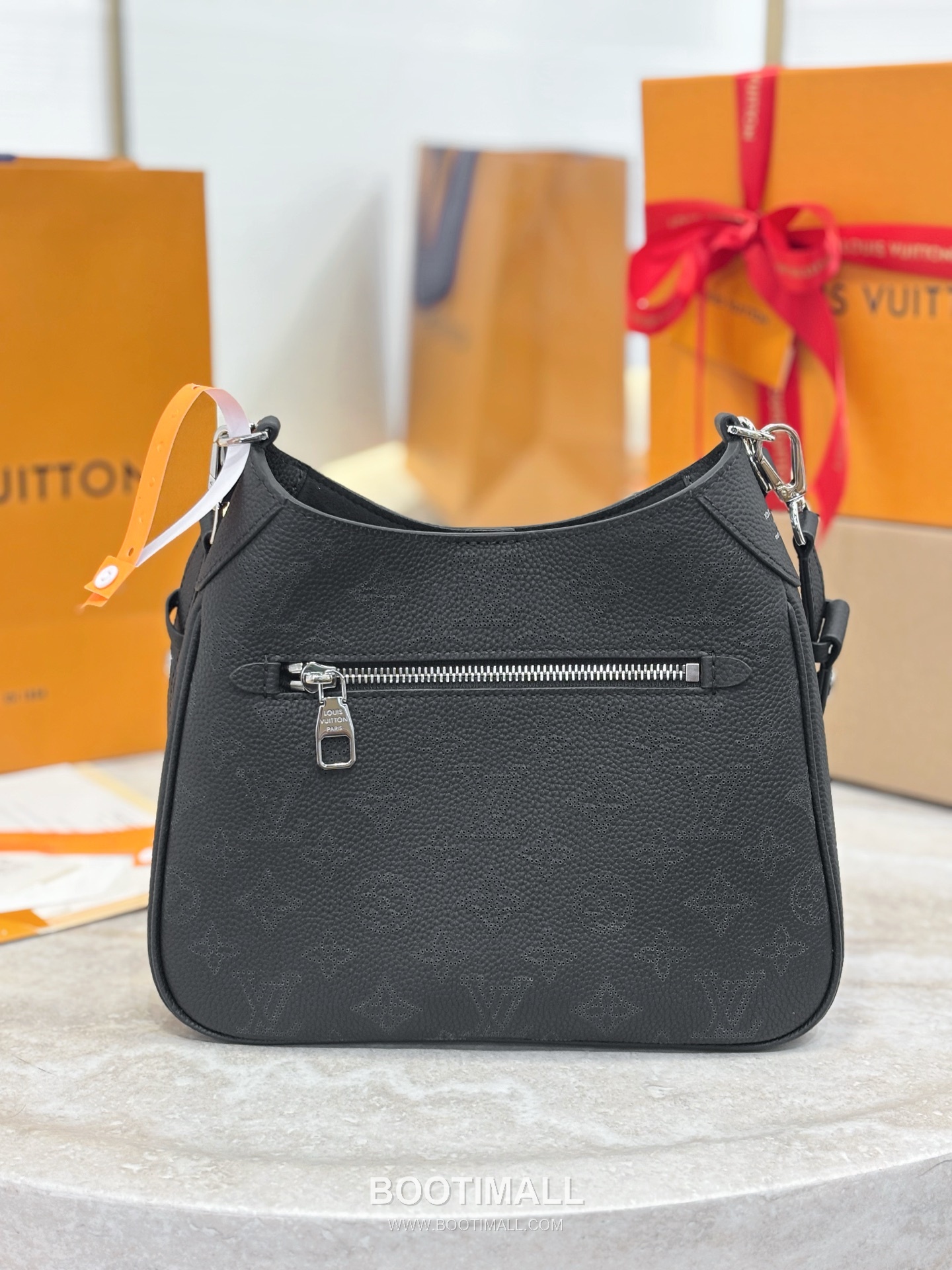 Louis Vuitton All Around Small Mahina Monogram Perforated Cowhide Black Top Handle Bag 루이비통 올 어라운드 스몰 마히나 모노그램 퍼포레이티드 M28306 소가죽 블랙 탑핸들백 25cm 3