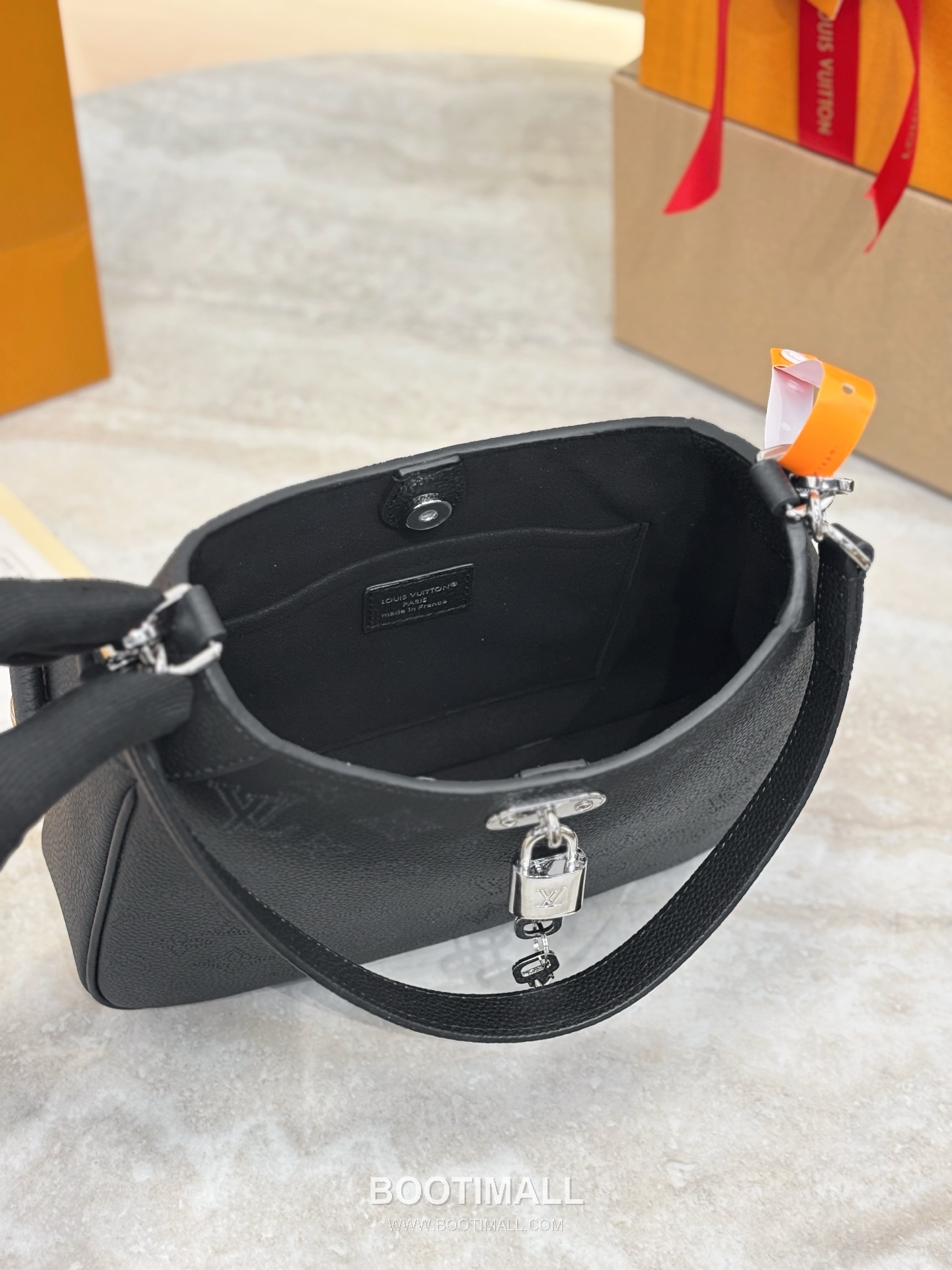 Louis Vuitton All Around Small Mahina Monogram Perforated Cowhide Black Top Handle Bag 루이비통 올 어라운드 스몰 마히나 모노그램 퍼포레이티드 M28306 소가죽 블랙 탑핸들백 25cm 6