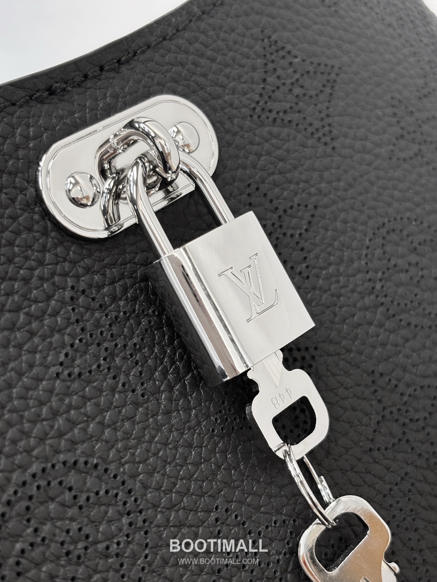 Louis Vuitton All Around Small Mahina Monogram Perforated Cowhide Black Top Handle Bag 루이비통 올 어라운드 스몰 마히나 모노그램 퍼포레이티드 M28306 소가죽 블랙 탑핸들백 25cm 7