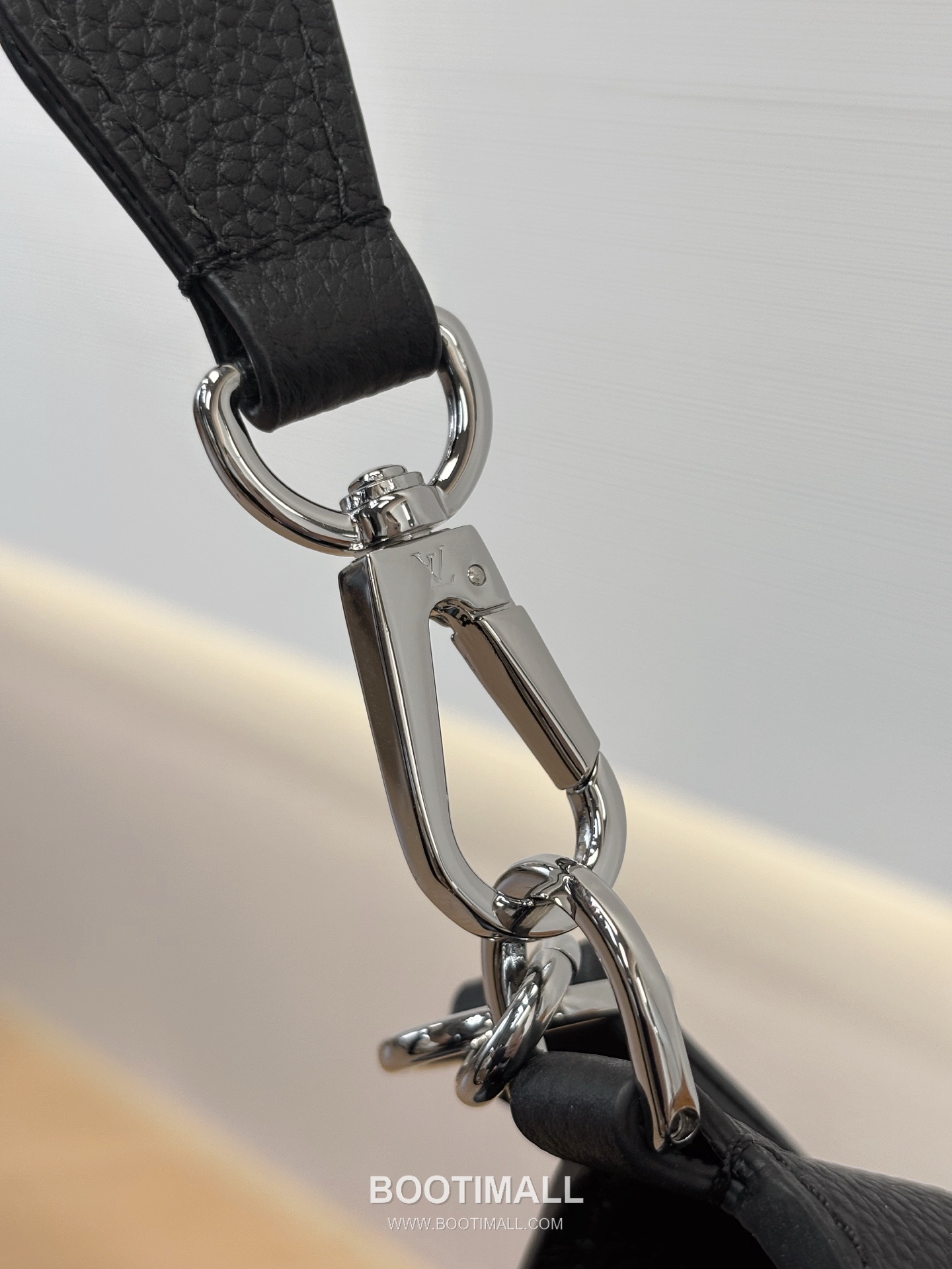 Louis Vuitton All Around Small Mahina Monogram Perforated Cowhide Black Top Handle Bag 루이비통 올 어라운드 스몰 마히나 모노그램 퍼포레이티드 M28306 소가죽 블랙 탑핸들백 25cm 10