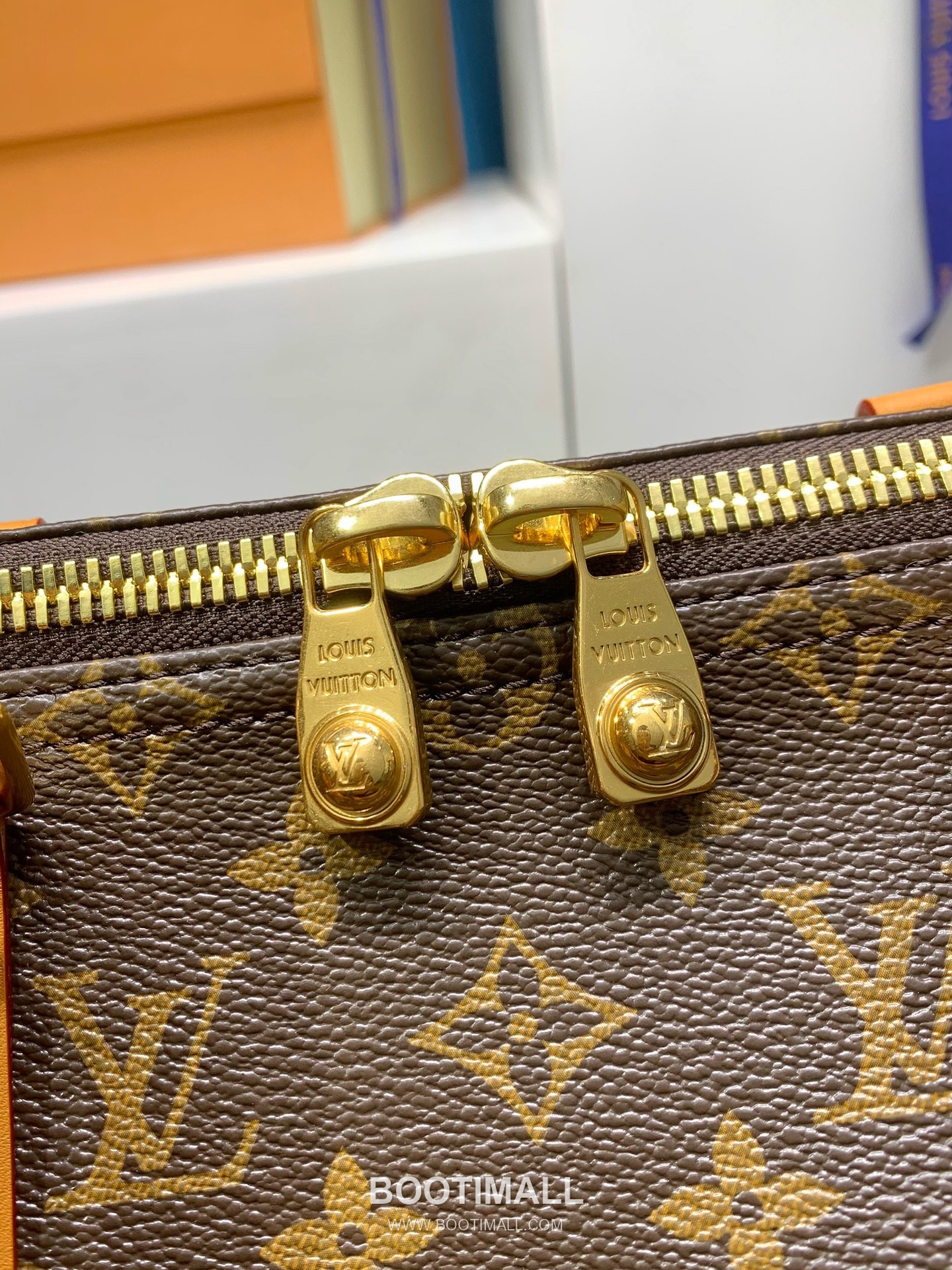 Louis Vuitton Needle Monogram Coated Canvas Leather Handbag 루이비통 니들 모노그램 코팅 캔버스 M28116 레더 핸드백 46cm 12