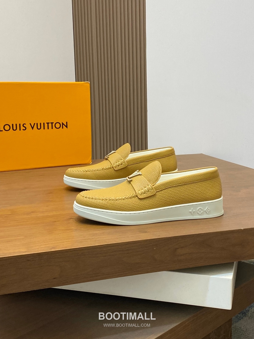 Louis Vuitton Monogram Leather Sneakers 루이비통 모노그램 레더 남성 스니커즈 3