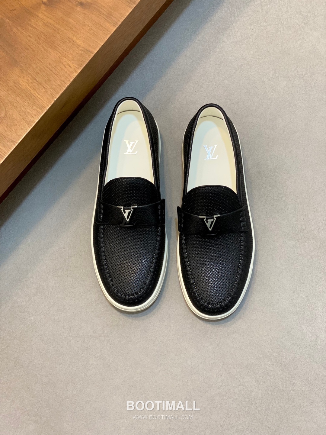 Louis Vuitton Monogram Leather Sneakers 루이비통 모노그램 레더 남성 스니커즈 1