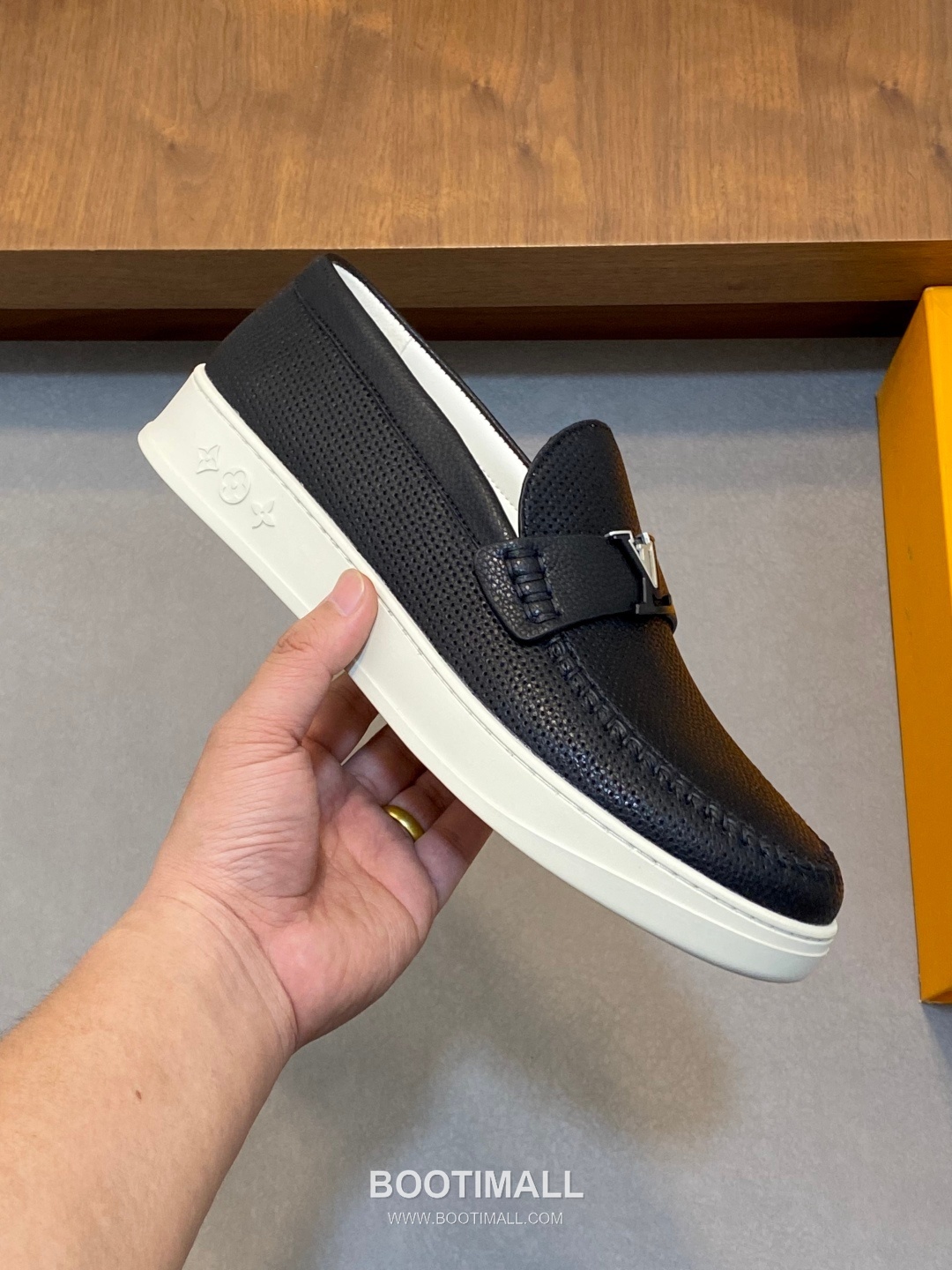 Louis Vuitton Monogram Leather Sneakers 루이비통 모노그램 레더 남성 스니커즈 4