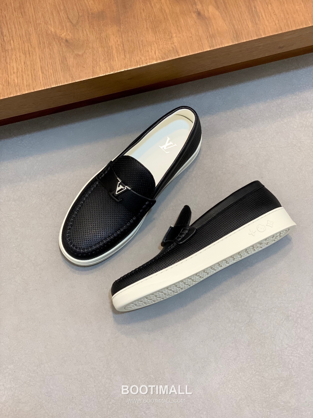 Louis Vuitton Monogram Leather Sneakers 루이비통 모노그램 레더 남성 스니커즈 5