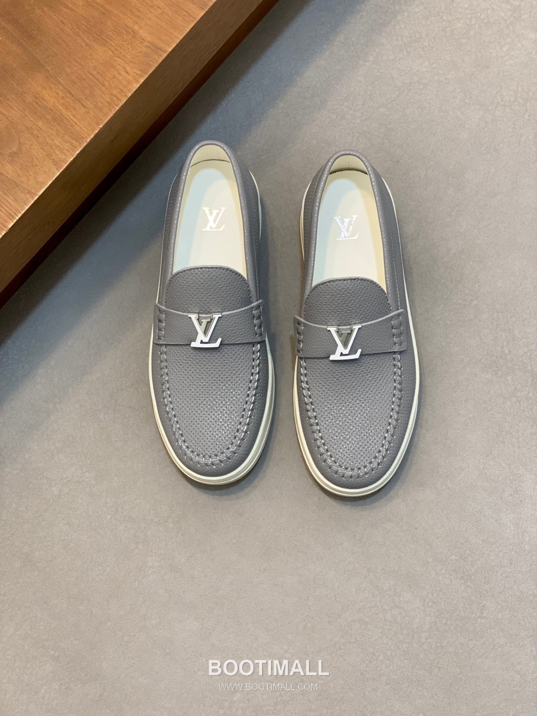 Louis Vuitton Monogram Leather Sneakers 루이비통 모노그램 레더 남성 스니커즈 1