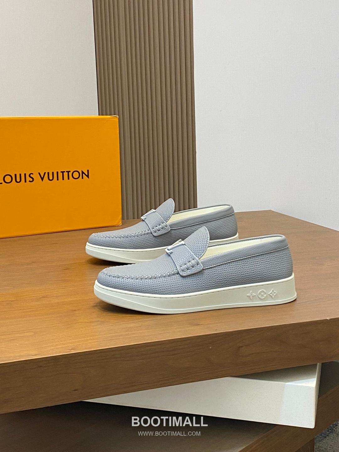 Louis Vuitton Monogram Leather Sneakers 루이비통 모노그램 레더 남성 스니커즈 3