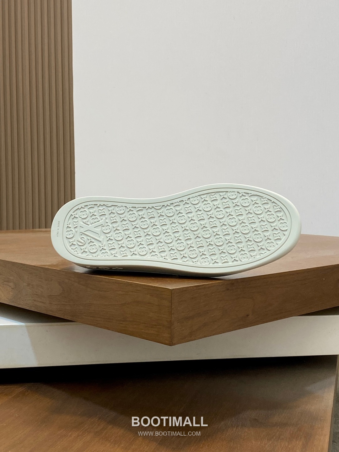 Louis Vuitton Monogram Leather Sneakers 루이비통 모노그램 레더 남성 스니커즈 9