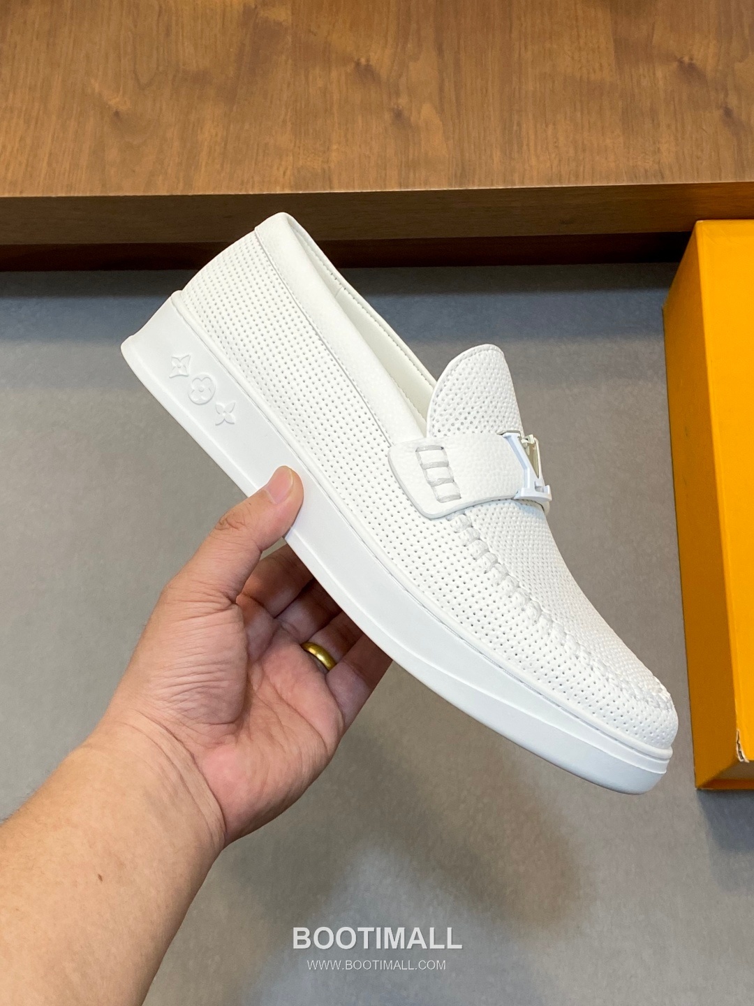 Louis Vuitton Monogram Leather Sneakers 루이비통 모노그램 레더 남성 스니커즈 4