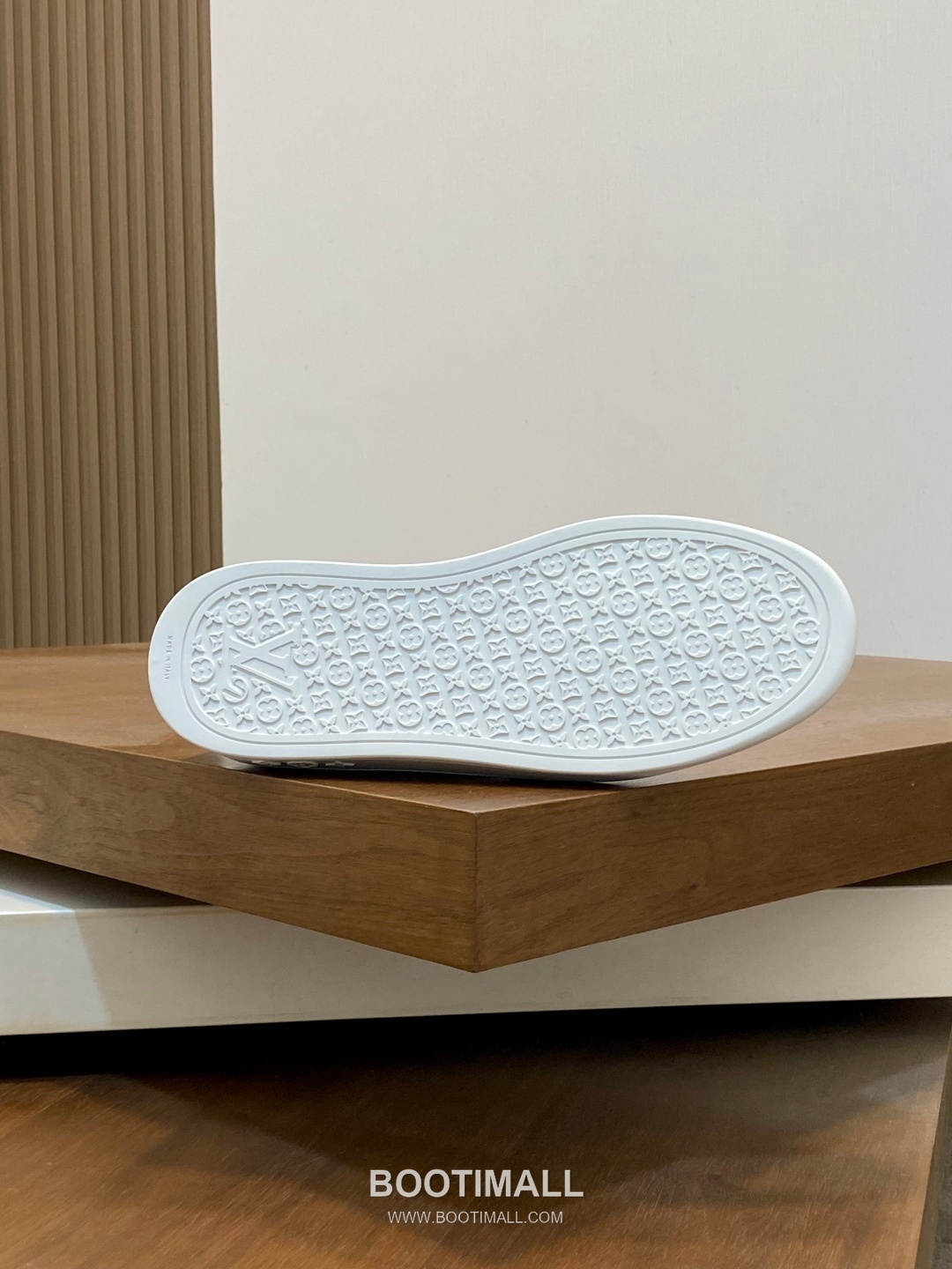 Louis Vuitton Monogram Leather Sneakers 루이비통 모노그램 레더 남성 스니커즈 9