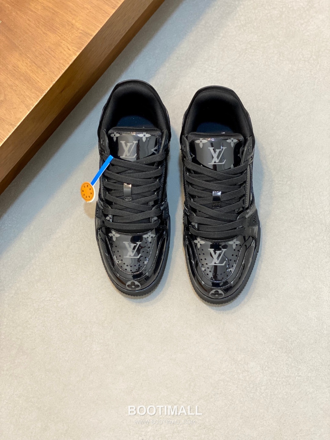 Louis Vuitton LV Trainer Patent Leather Monogram Sneakers 루이비통 LV 트레이너 페이턴트 모노그램 남녀공용 스니커즈 1