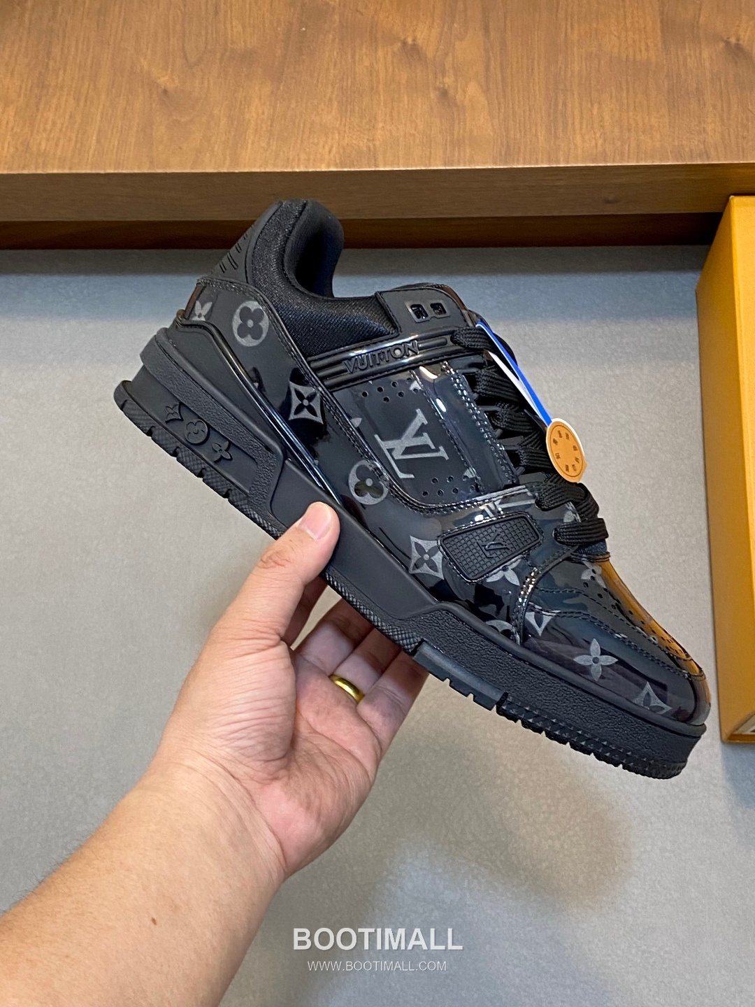 Louis Vuitton LV Trainer Patent Leather Monogram Sneakers 루이비통 LV 트레이너 페이턴트 모노그램 남녀공용 스니커즈 4