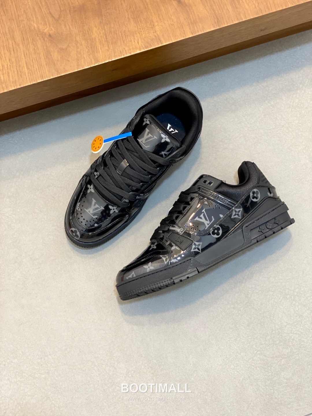 Louis Vuitton LV Trainer Patent Leather Monogram Sneakers 루이비통 LV 트레이너 페이턴트 모노그램 남녀공용 스니커즈 5