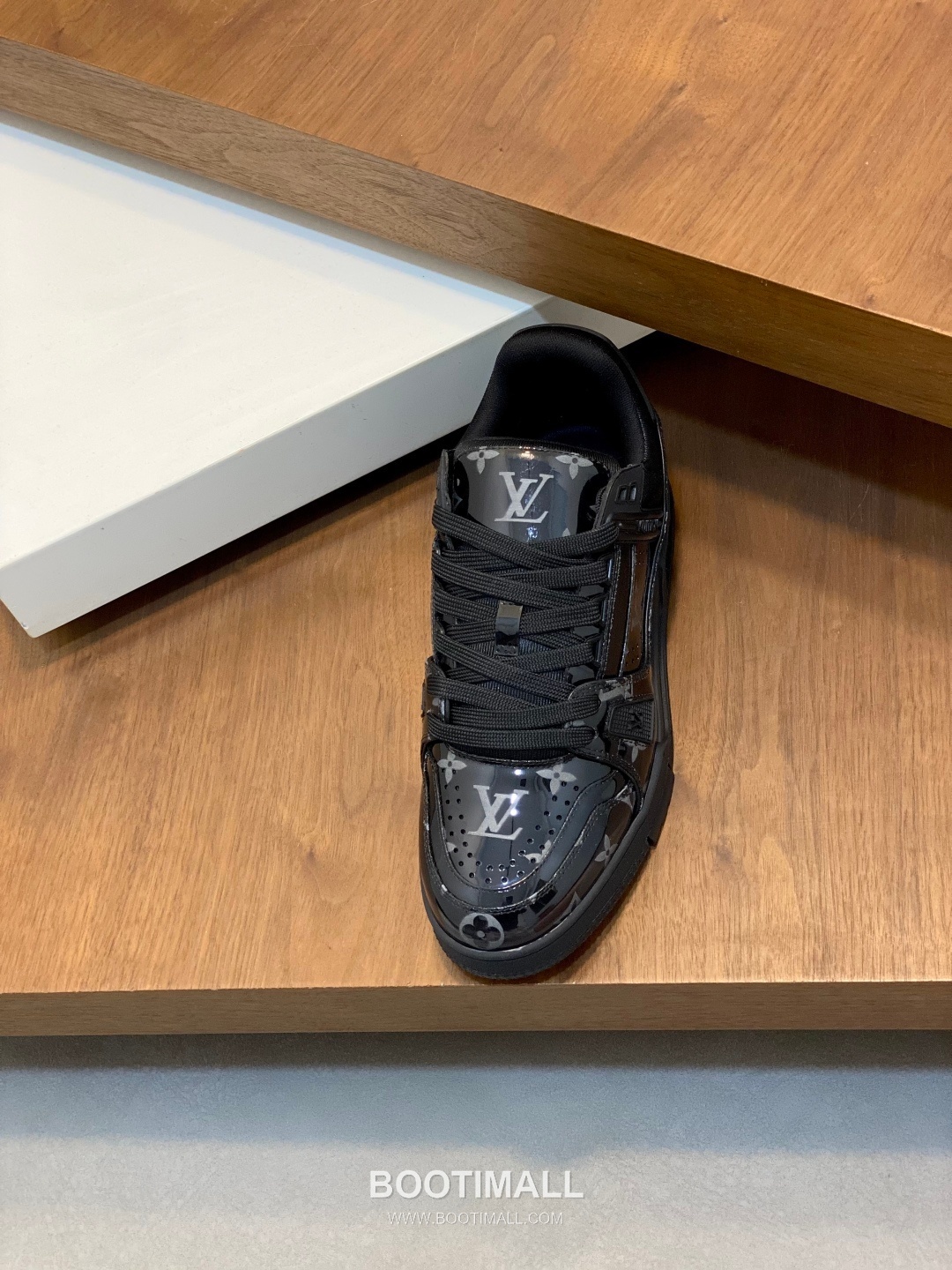 Louis Vuitton LV Trainer Patent Leather Monogram Sneakers 루이비통 LV 트레이너 페이턴트 모노그램 남녀공용 스니커즈 6