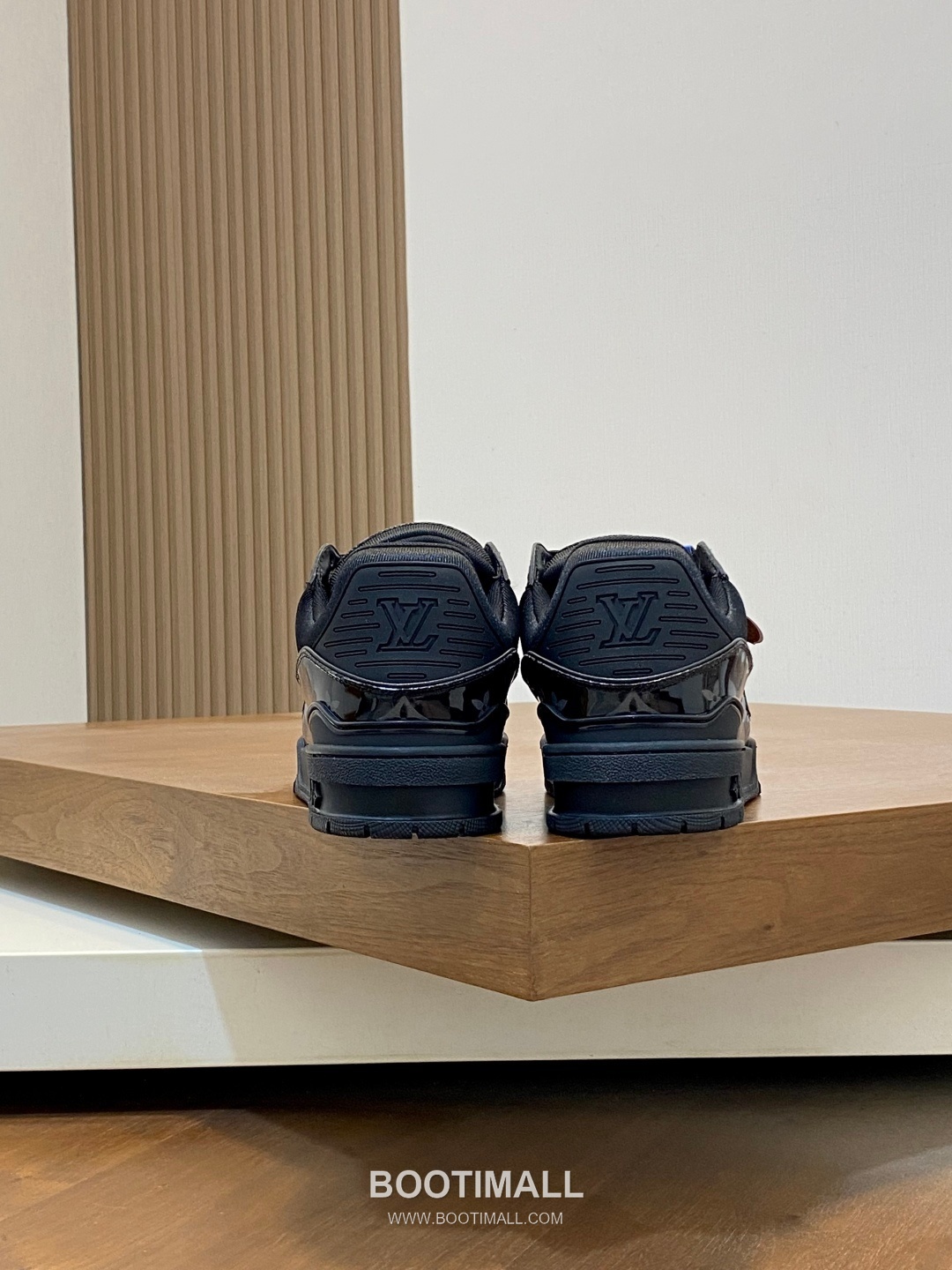 Louis Vuitton LV Trainer Patent Leather Monogram Sneakers 루이비통 LV 트레이너 페이턴트 모노그램 남녀공용 스니커즈 7