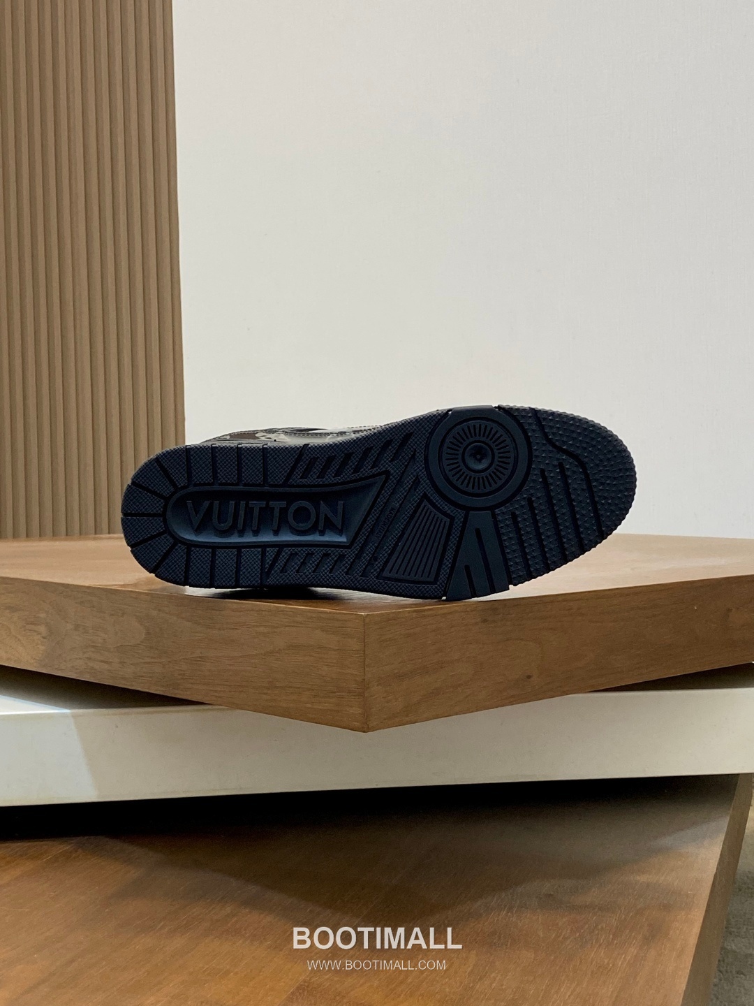 Louis Vuitton LV Trainer Patent Leather Monogram Sneakers 루이비통 LV 트레이너 페이턴트 모노그램 남녀공용 스니커즈 8