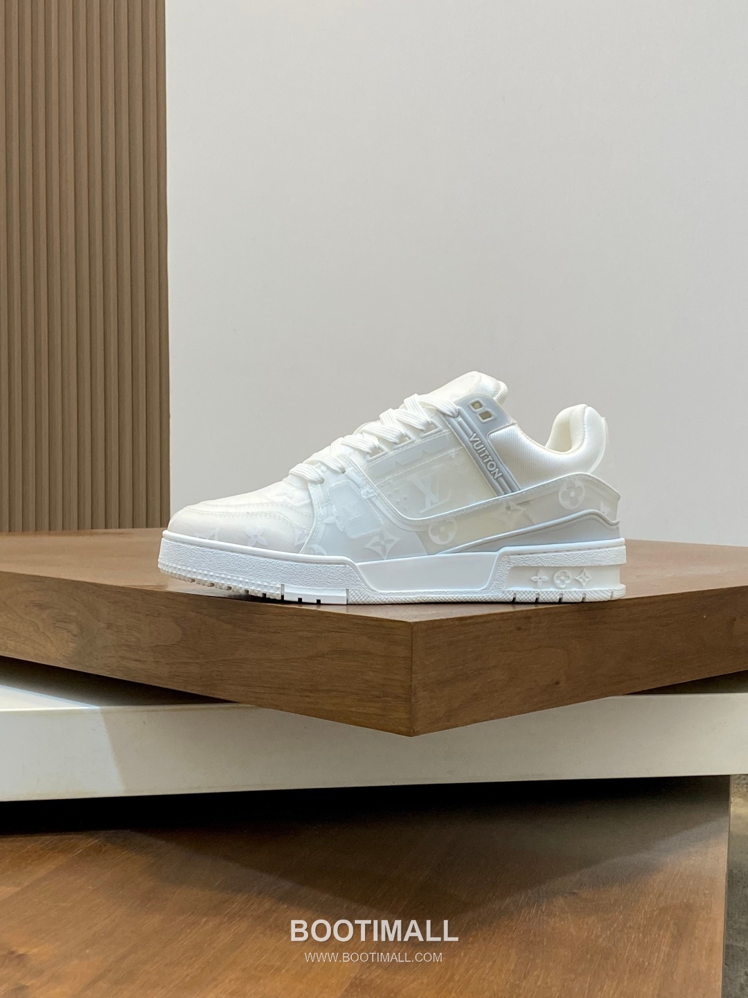 Louis Vuitton LV Trainer Patent Leather Monogram Sneakers 루이비통 LV 트레이너 페이턴트 모노그램 남녀공용 스니커즈 2