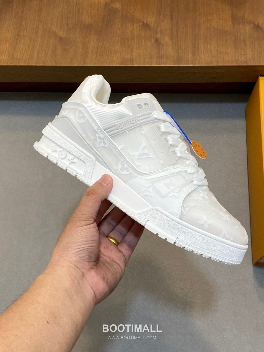 Louis Vuitton LV Trainer Patent Leather Monogram Sneakers 루이비통 LV 트레이너 페이턴트 모노그램 남녀공용 스니커즈 4