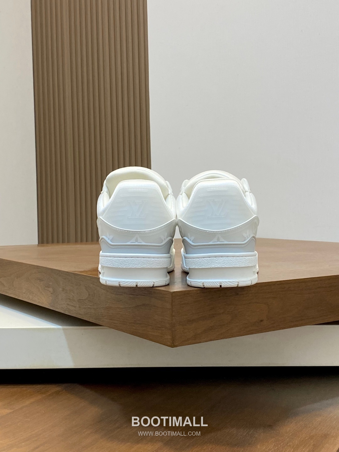 Louis Vuitton LV Trainer Patent Leather Monogram Sneakers 루이비통 LV 트레이너 페이턴트 모노그램 남녀공용 스니커즈 8