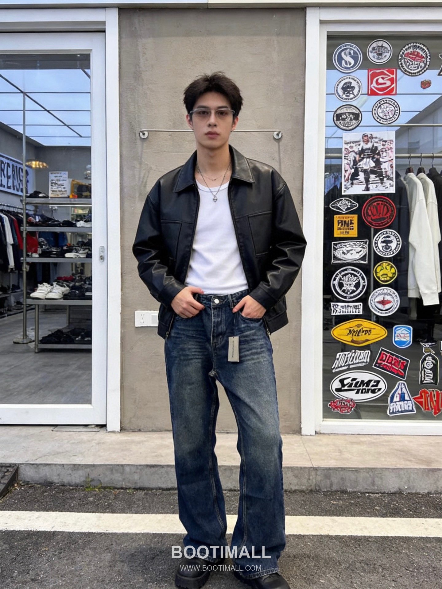 Balenciaga Washed Denim Bootcut Jeans 발렌시아가 워시드 데님 부츠컷 진 1