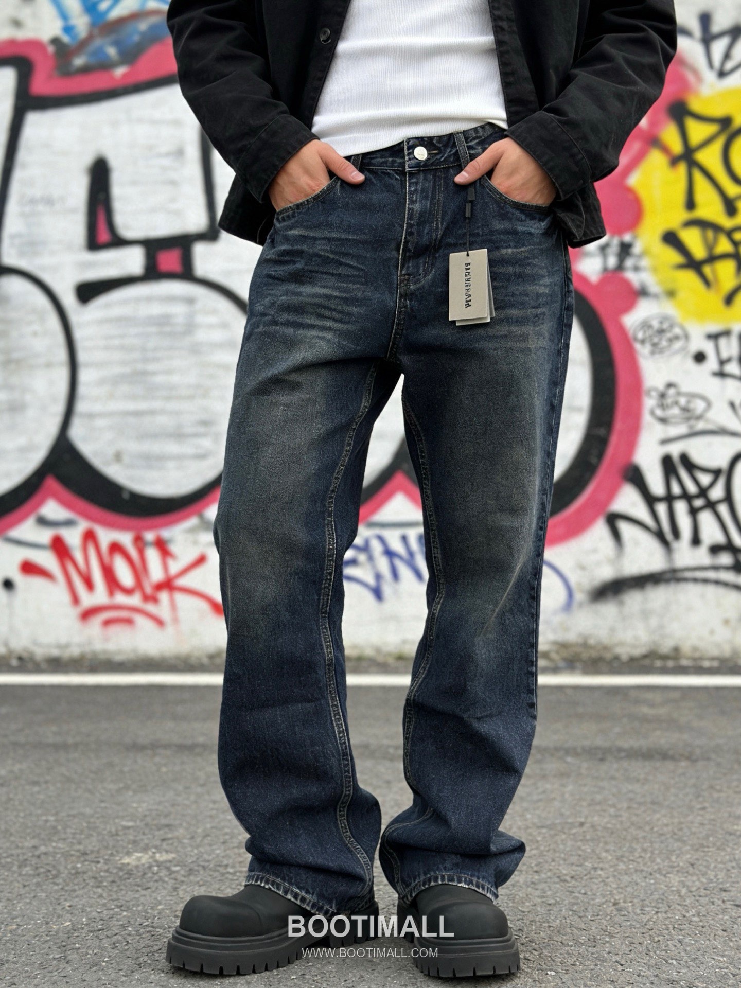 Balenciaga Washed Denim Bootcut Jeans 발렌시아가 워시드 데님 부츠컷 진 3