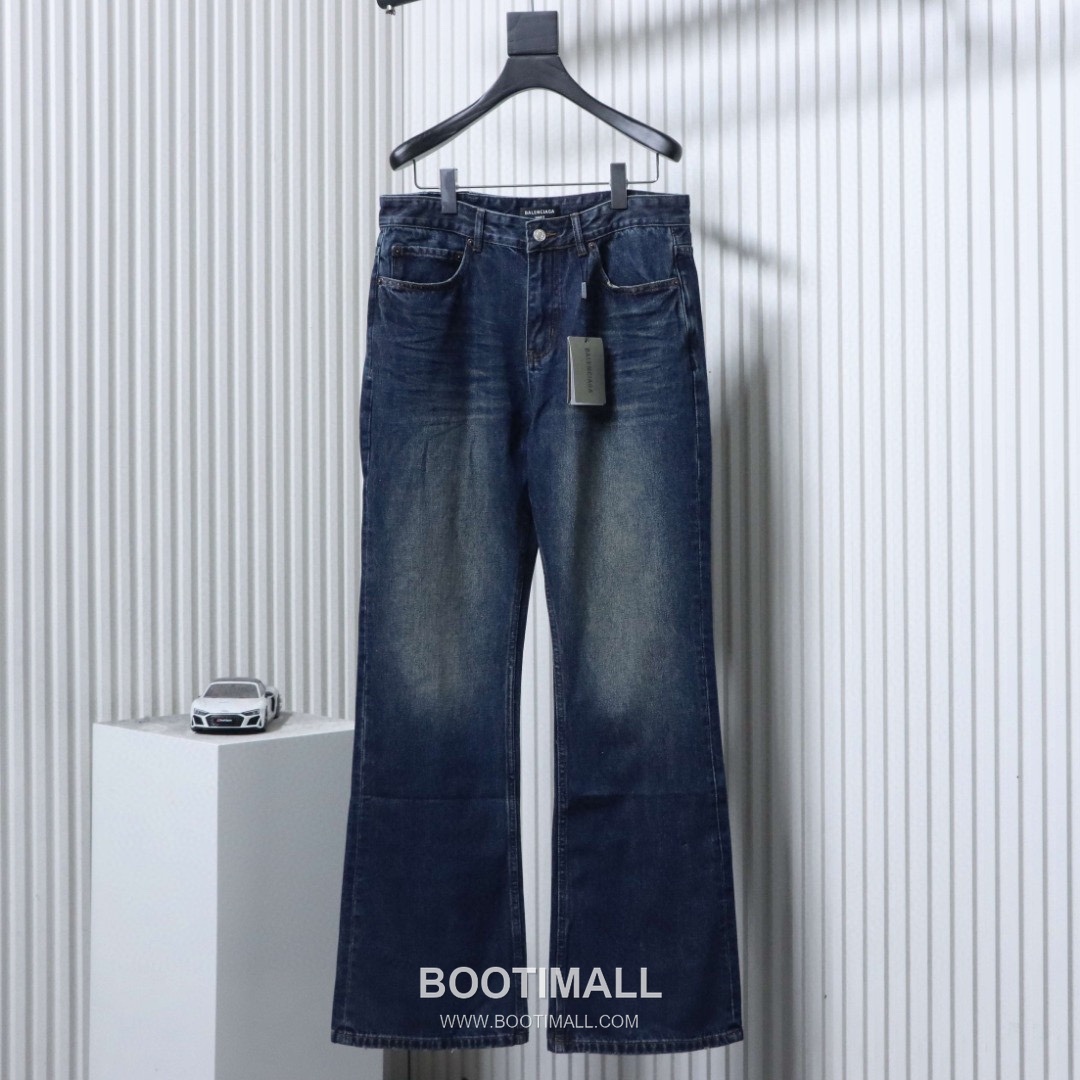 Balenciaga Washed Denim Bootcut Jeans 발렌시아가 워시드 데님 부츠컷 진 9