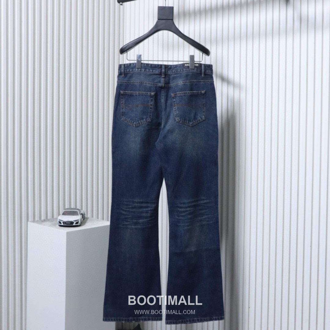 Balenciaga Washed Denim Bootcut Jeans 발렌시아가 워시드 데님 부츠컷 진 10