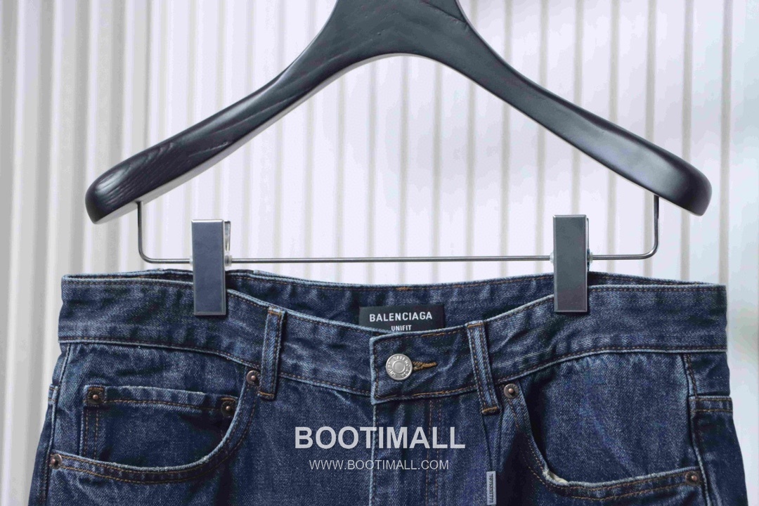 Balenciaga Washed Denim Bootcut Jeans 발렌시아가 워시드 데님 부츠컷 진 11