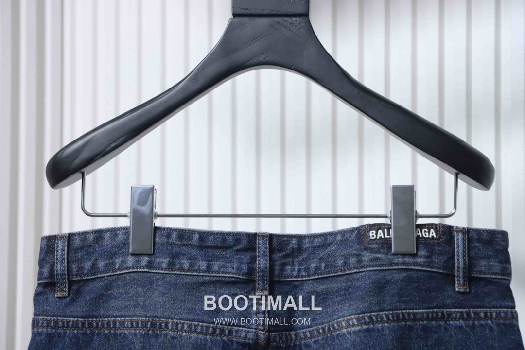 Balenciaga Washed Denim Bootcut Jeans 발렌시아가 워시드 데님 부츠컷 진 12
